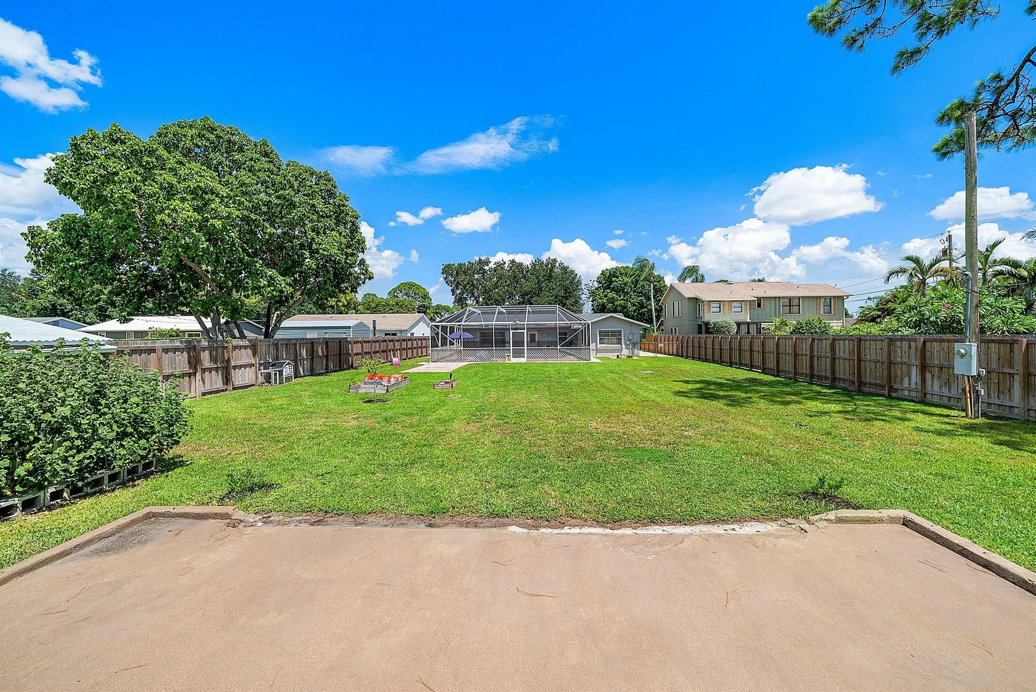 5587 3rd Road
