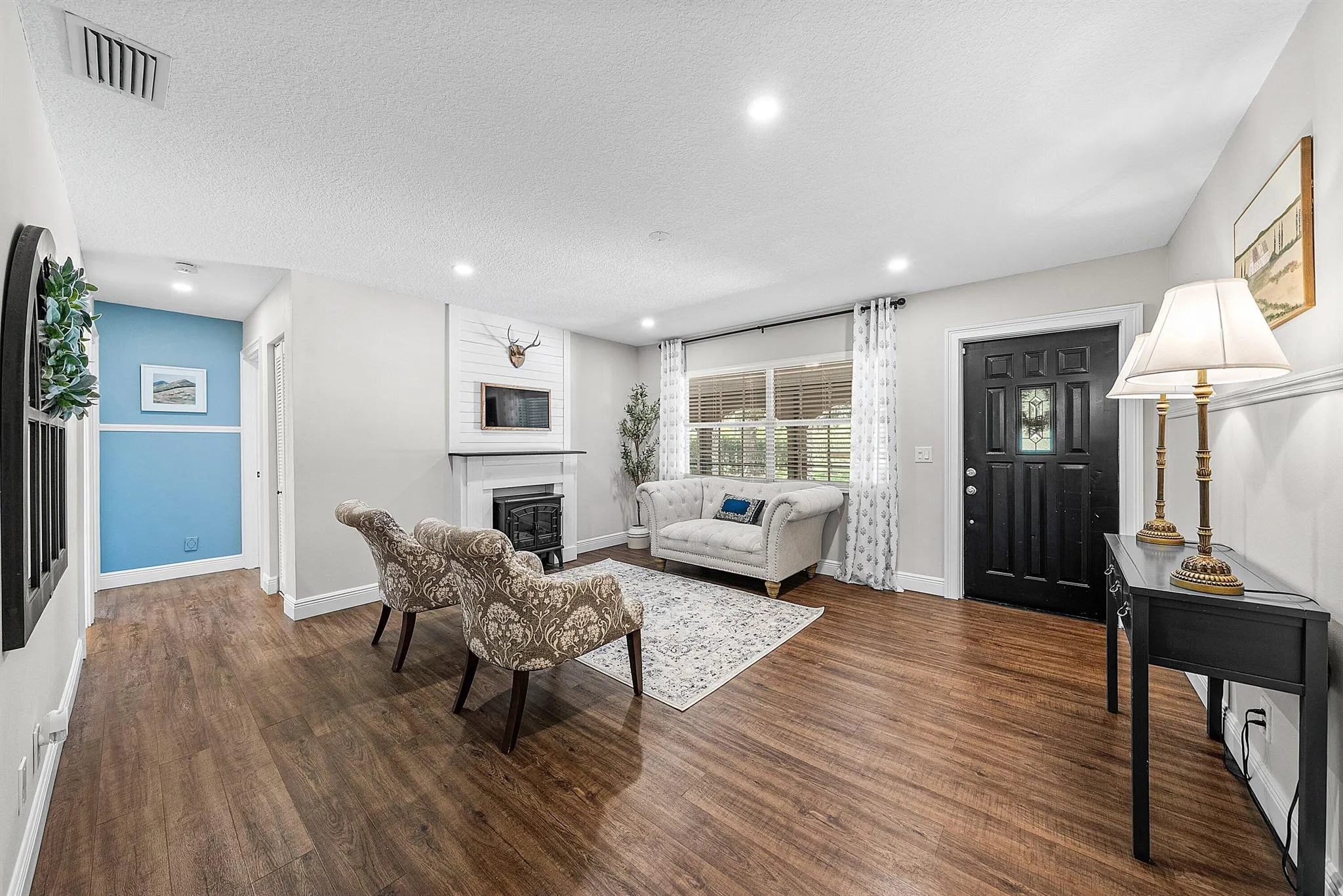 5587 3rd Road