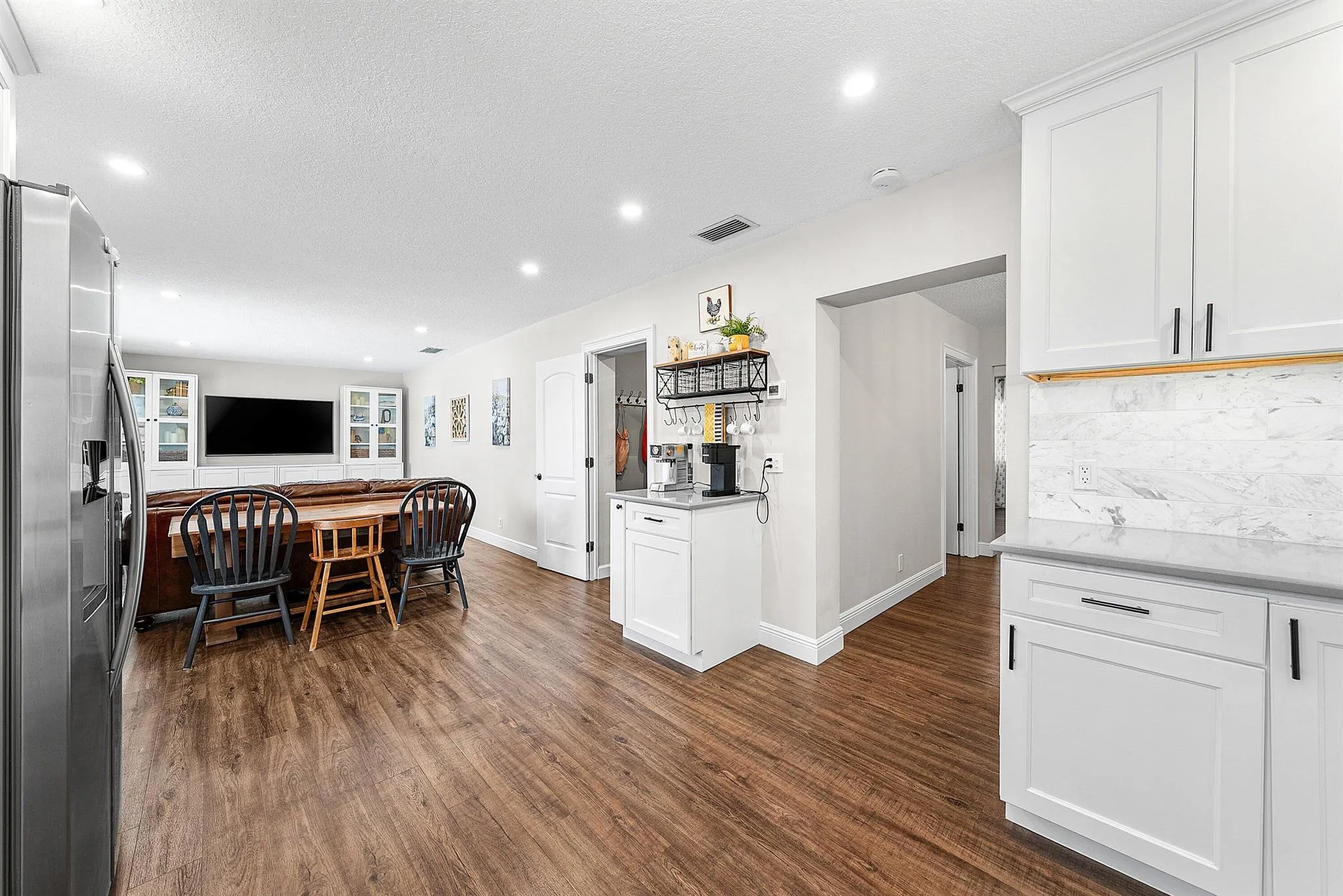 5587 3rd Road