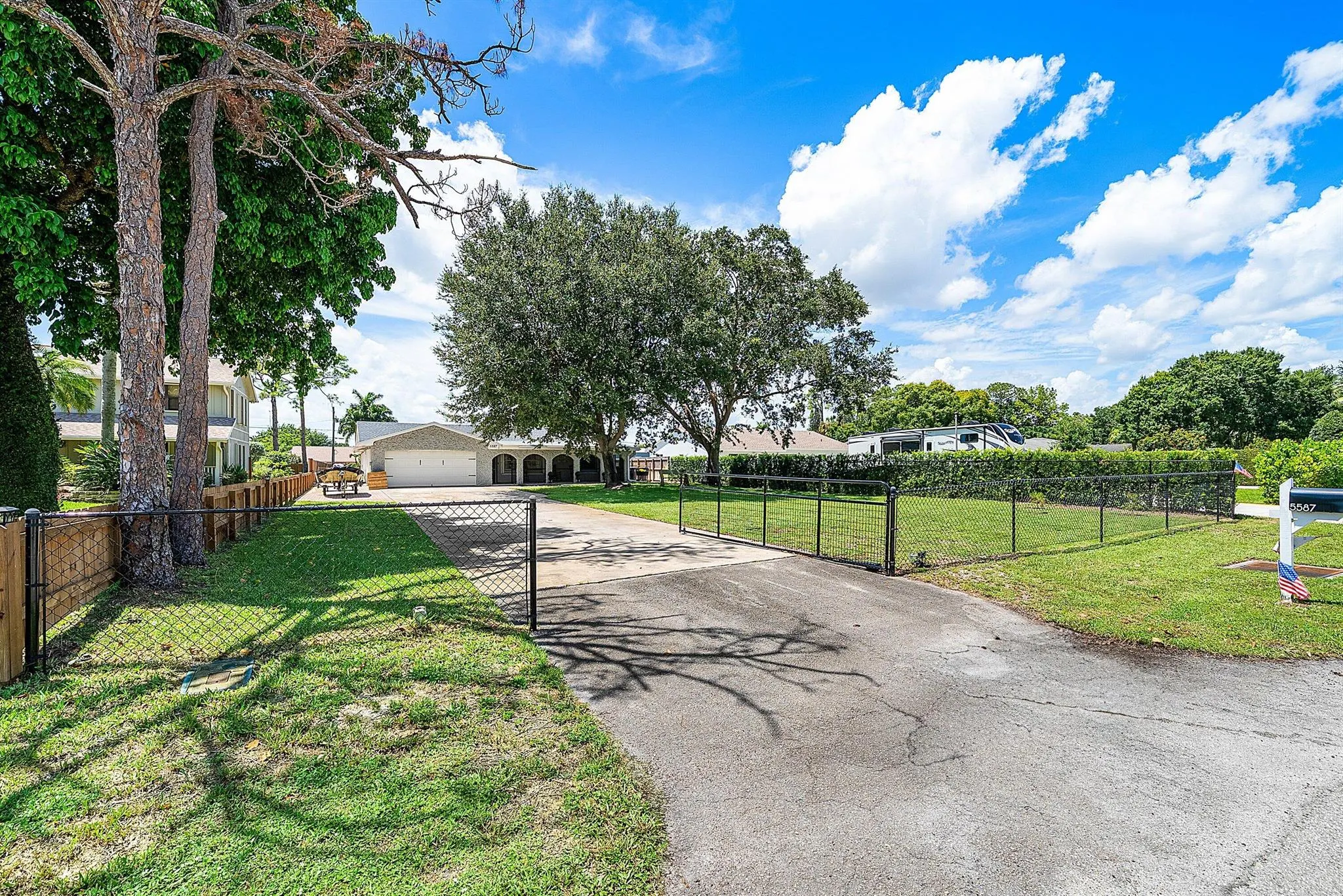 5587 3rd Road