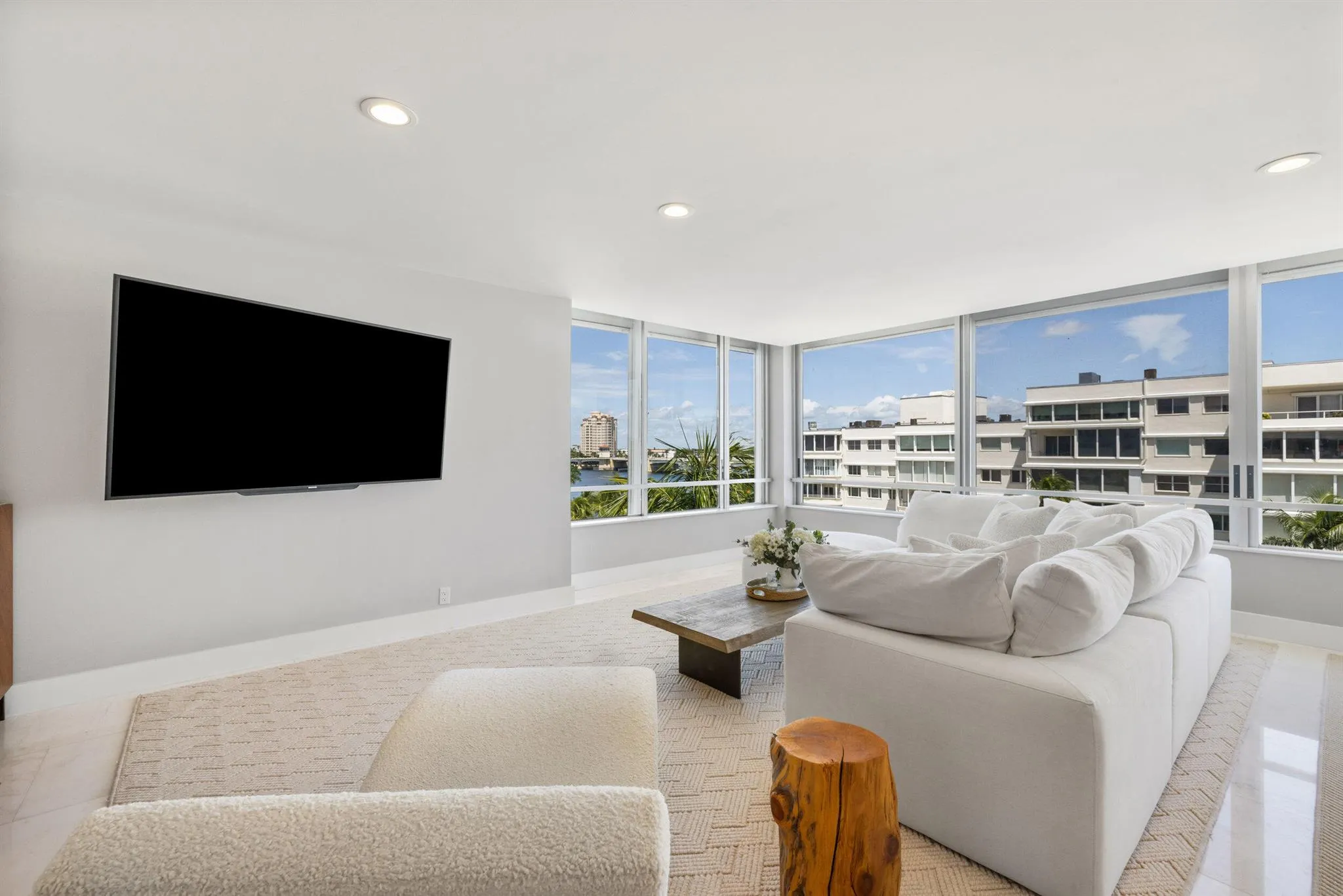 44 Cocoanut Row, #510/511 B