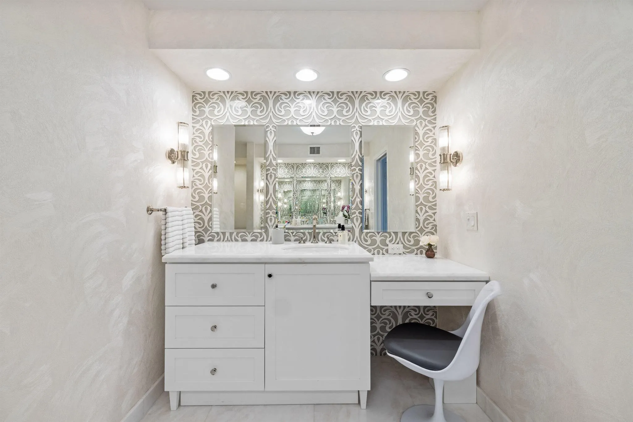 44 Cocoanut Row, #510/511 B