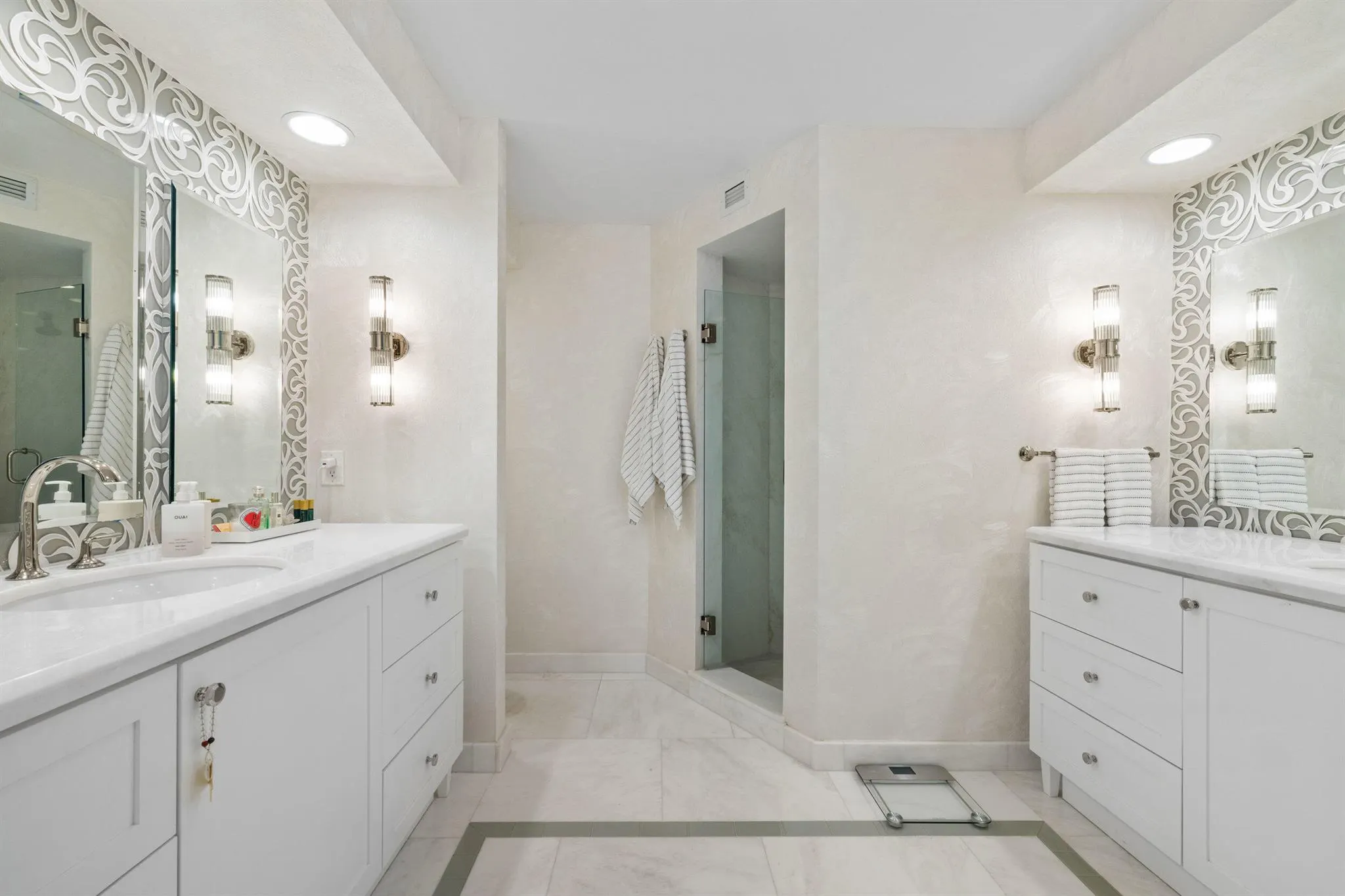 44 Cocoanut Row, #510/511 B