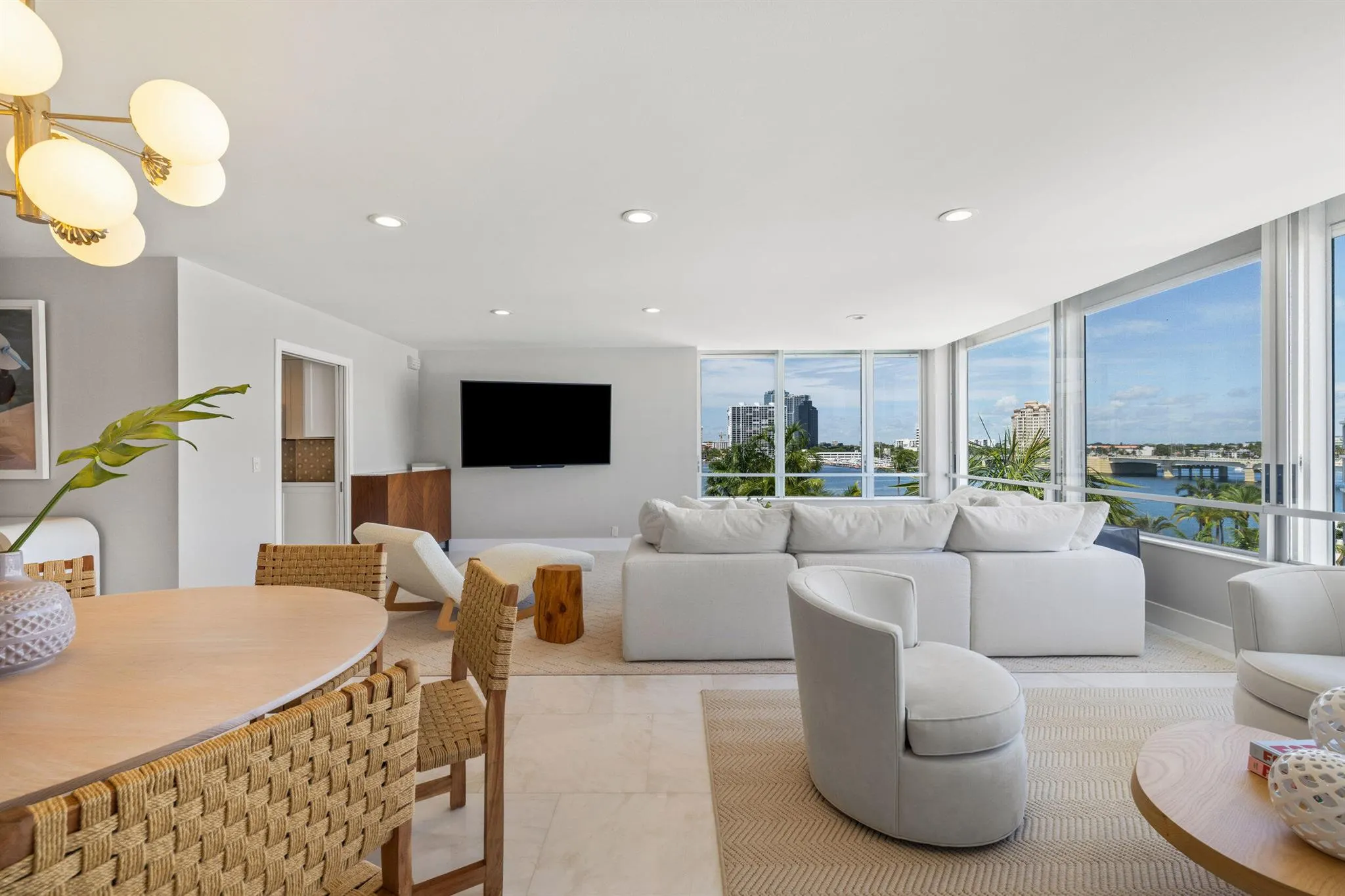 44 Cocoanut Row, #510/511 B