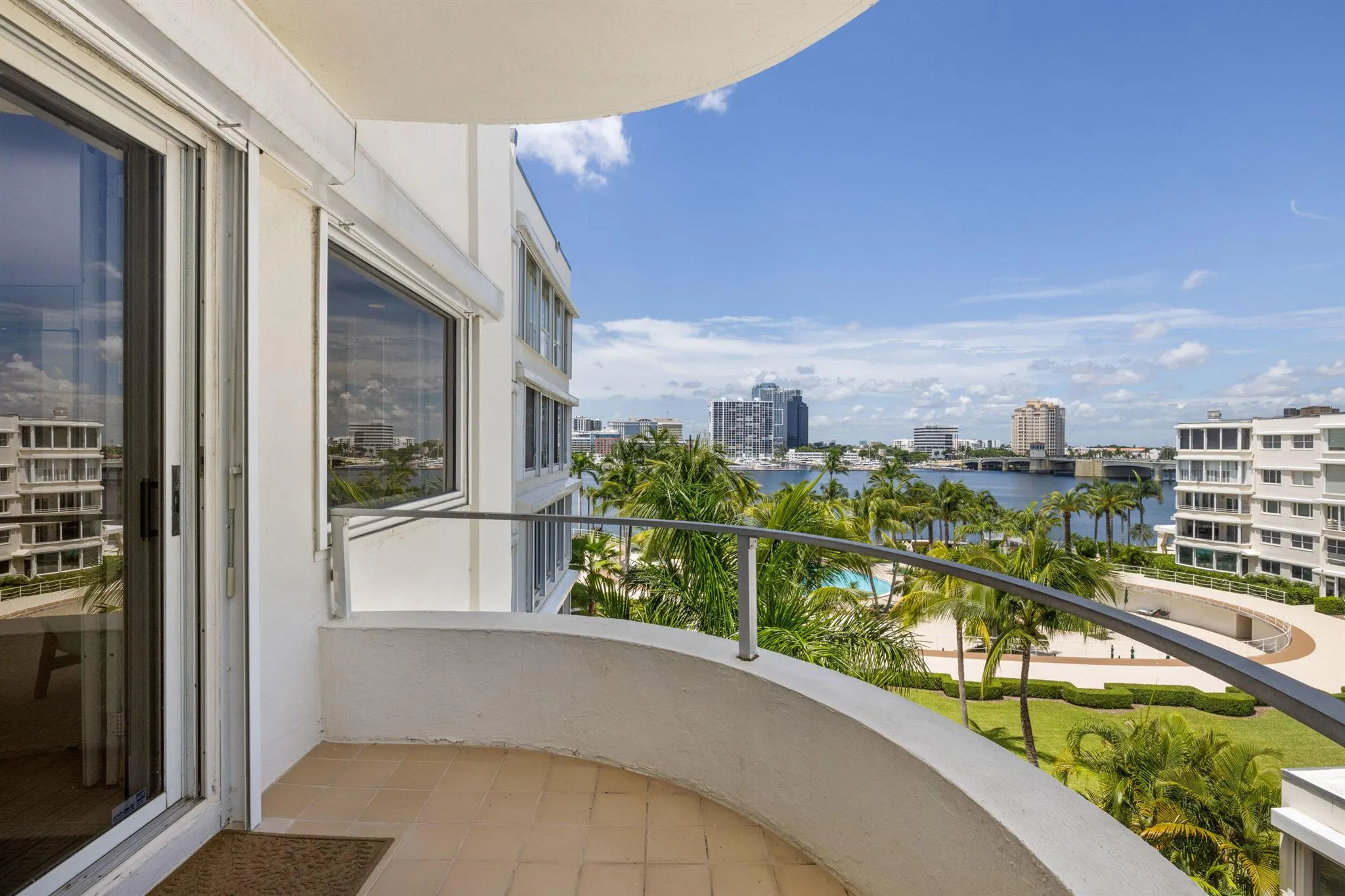 44 Cocoanut Row, #510/511 B