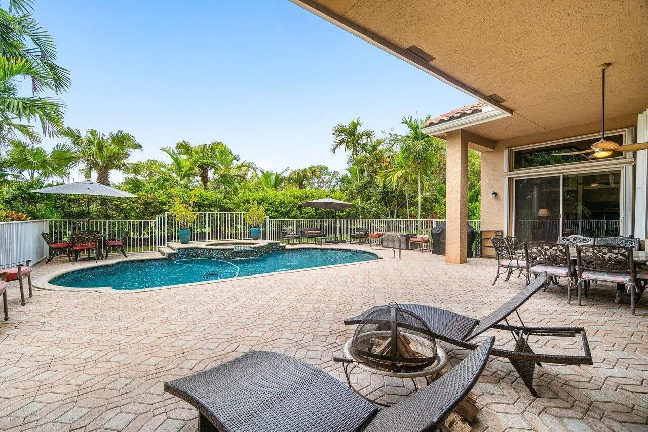 911 Forest Glen Lane