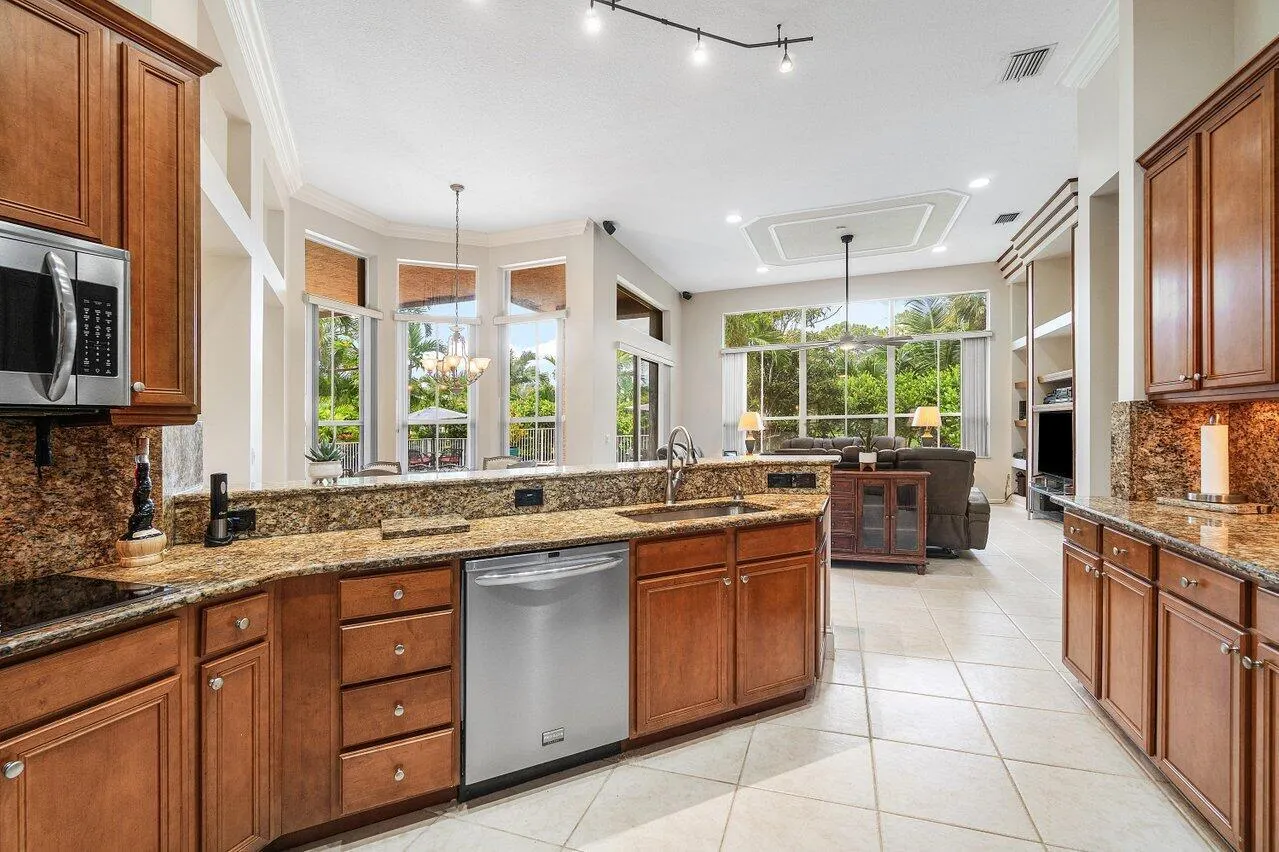 911 Forest Glen Lane