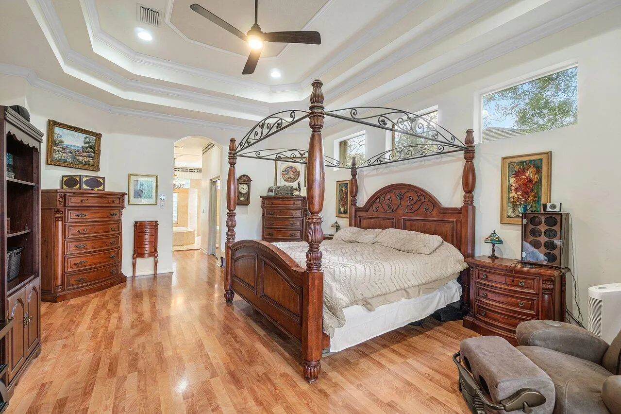 911 Forest Glen Lane
