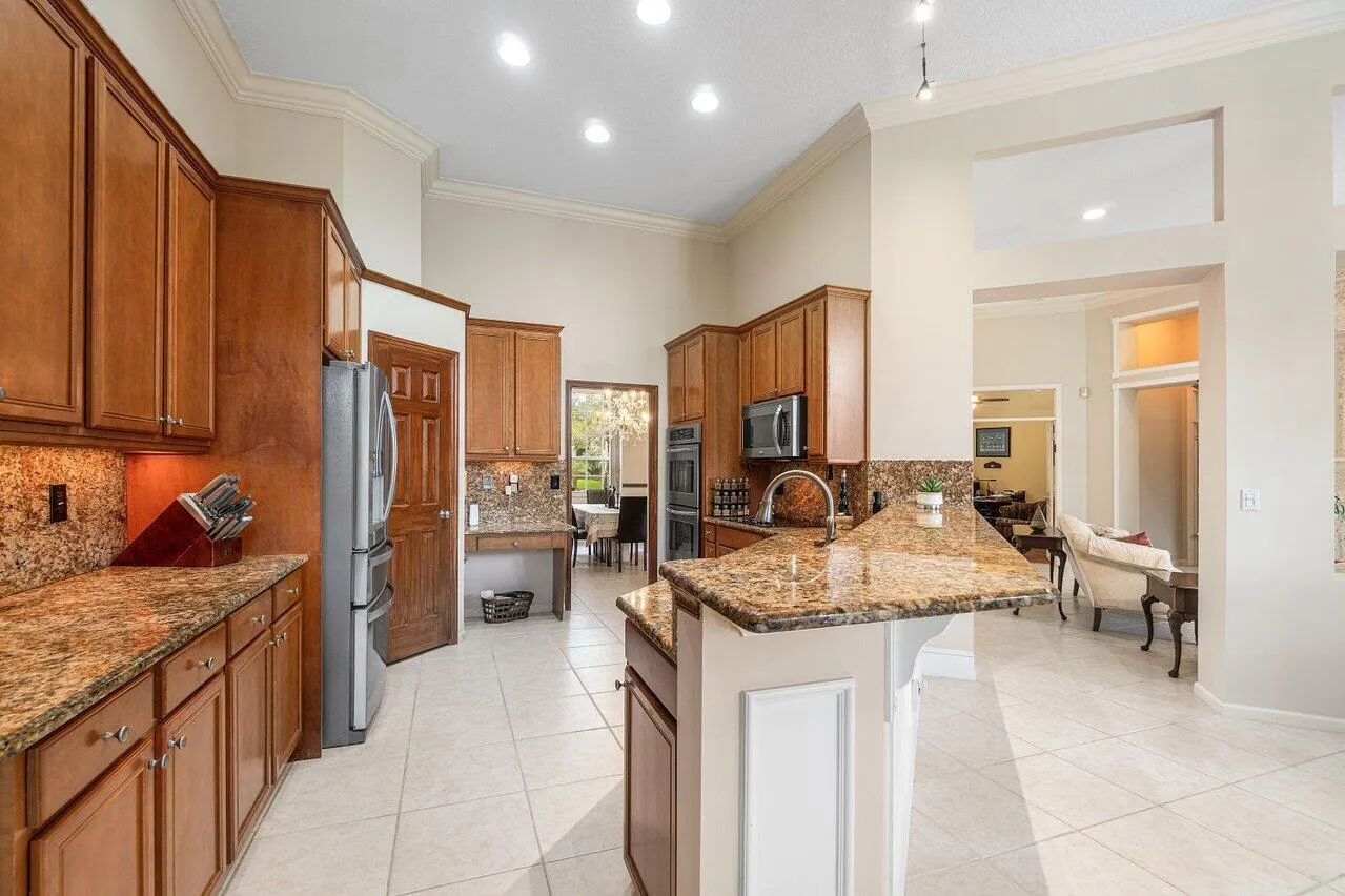 911 Forest Glen Lane