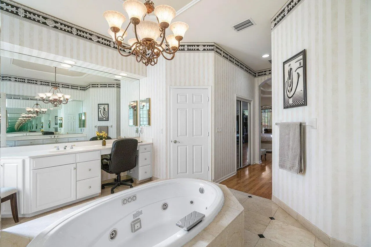 911 Forest Glen Lane