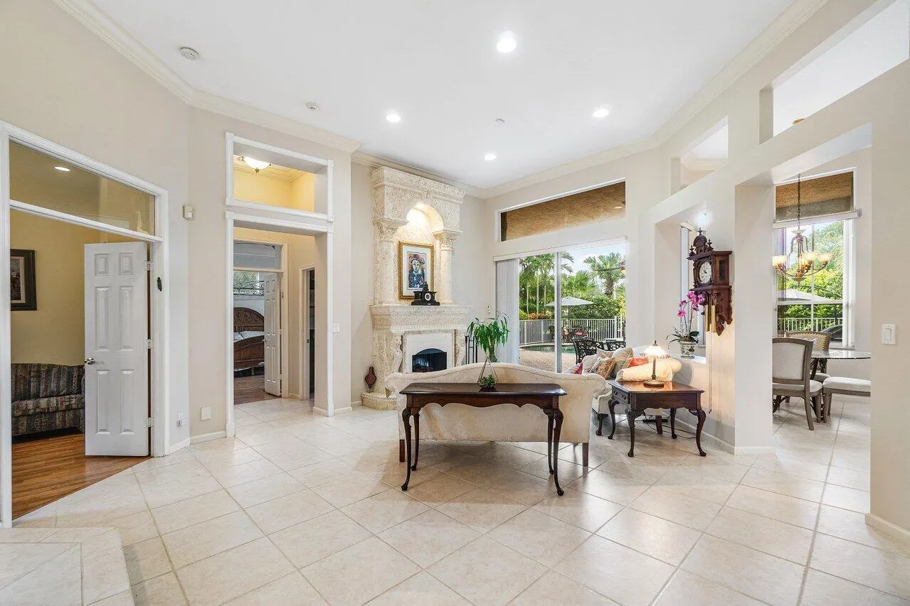 911 Forest Glen Lane