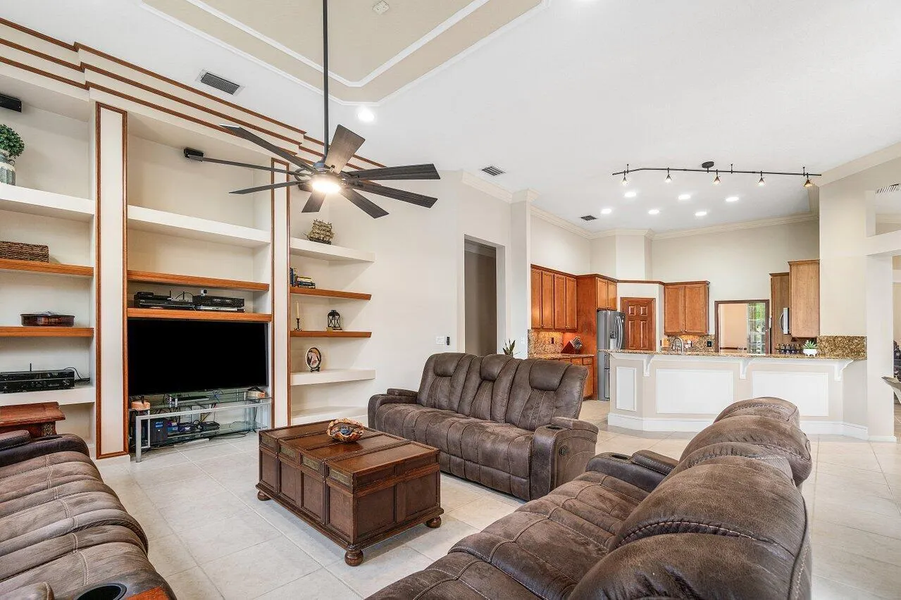 911 Forest Glen Lane