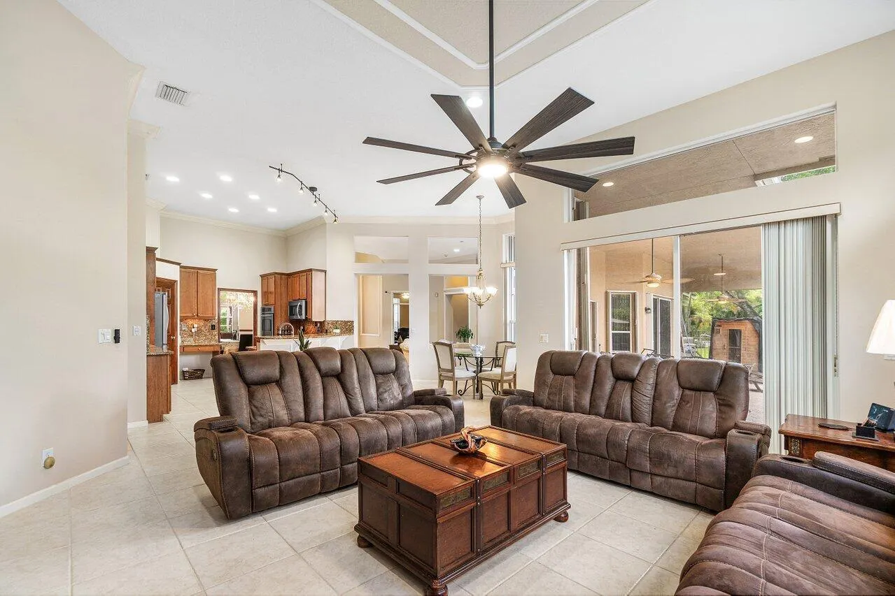 911 Forest Glen Lane