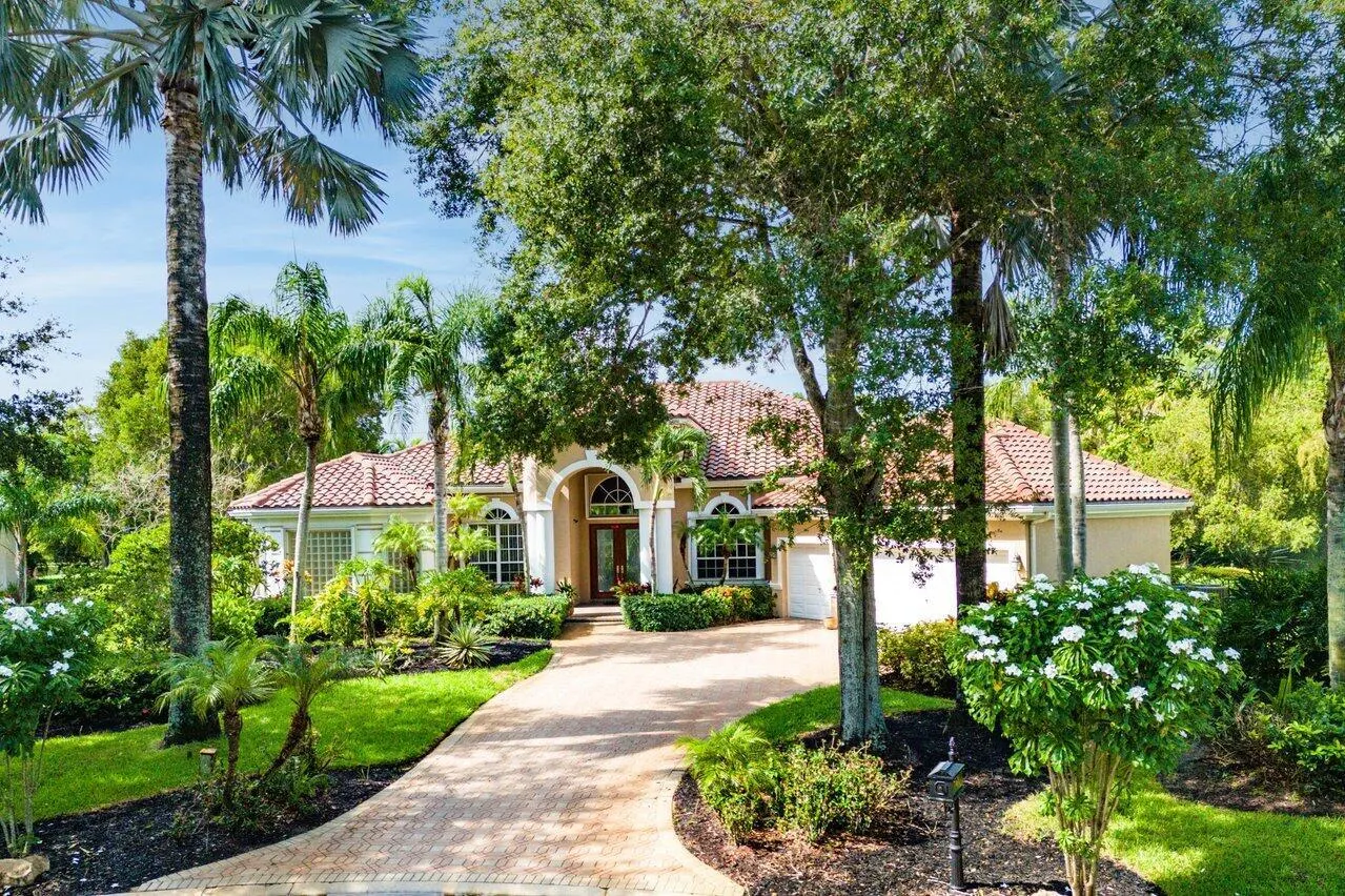 911 Forest Glen Lane
