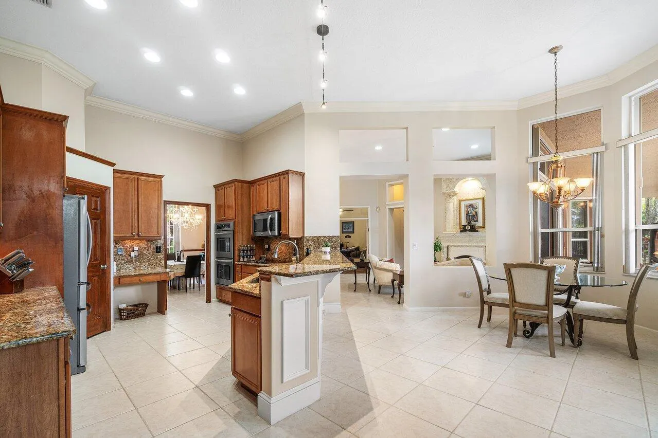 911 Forest Glen Lane