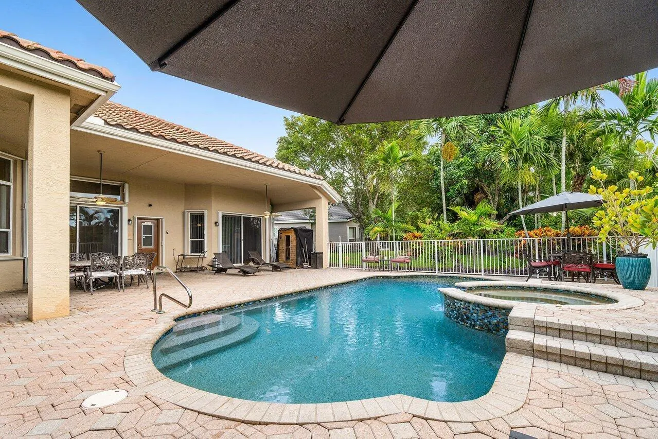 911 Forest Glen Lane