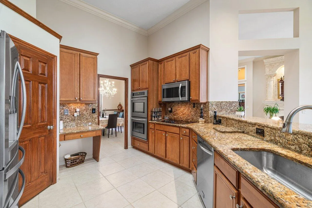 911 Forest Glen Lane