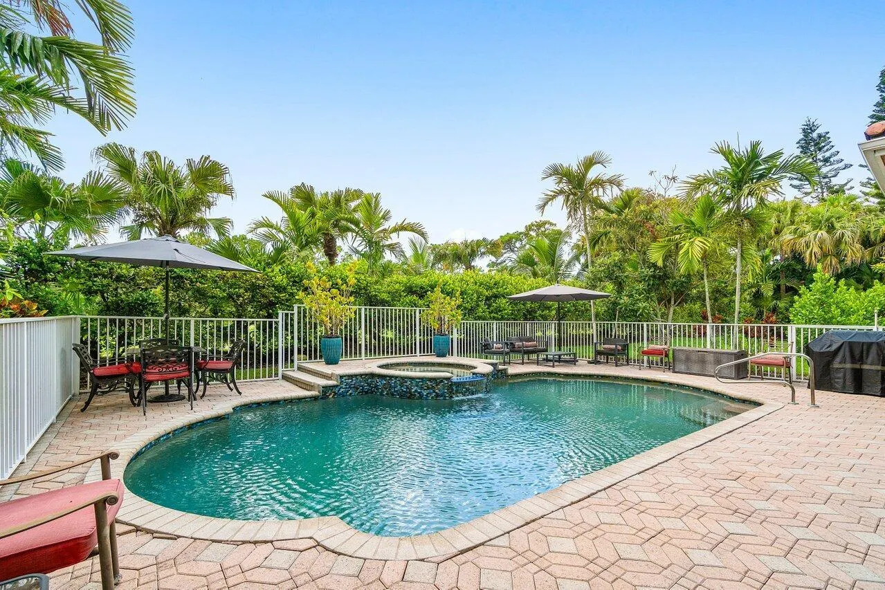 911 Forest Glen Lane