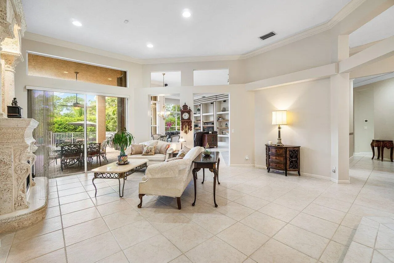 911 Forest Glen Lane