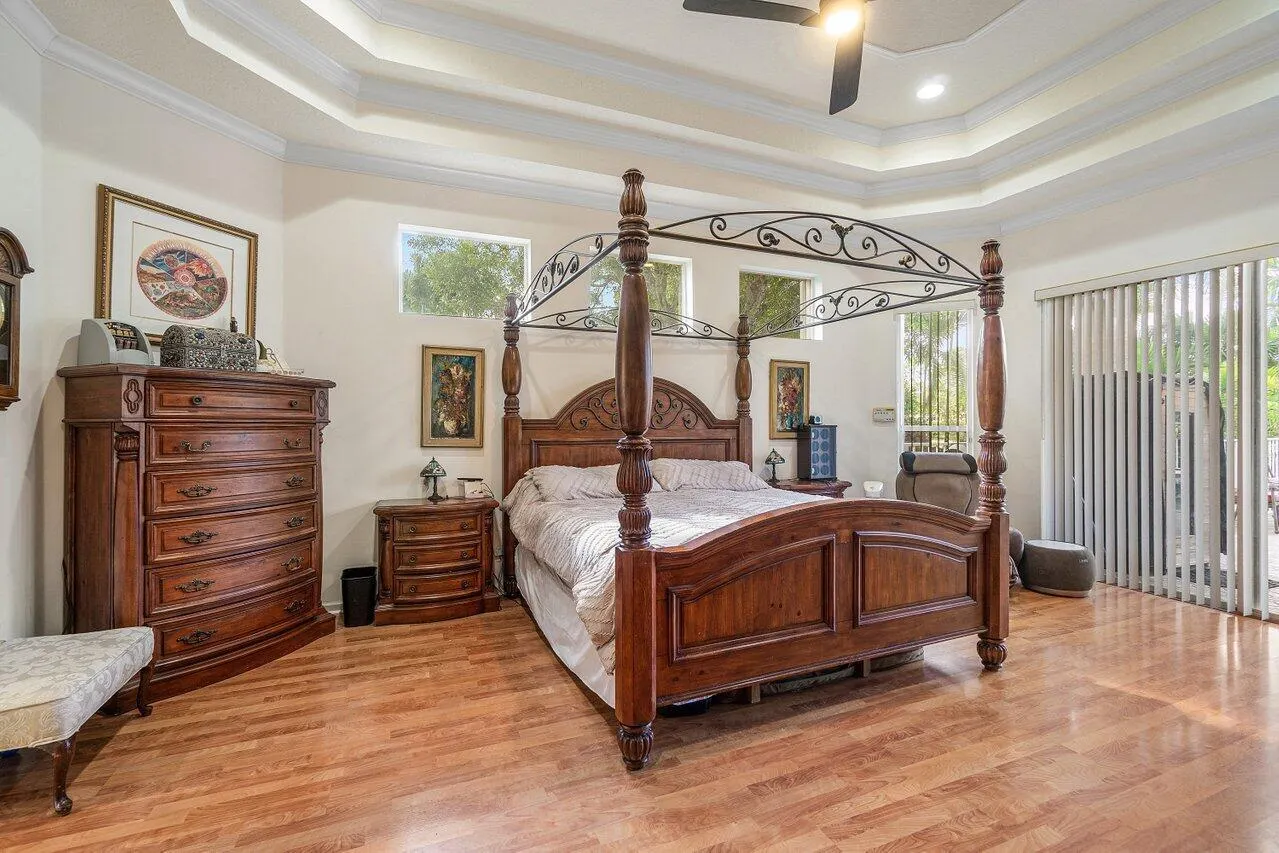 911 Forest Glen Lane