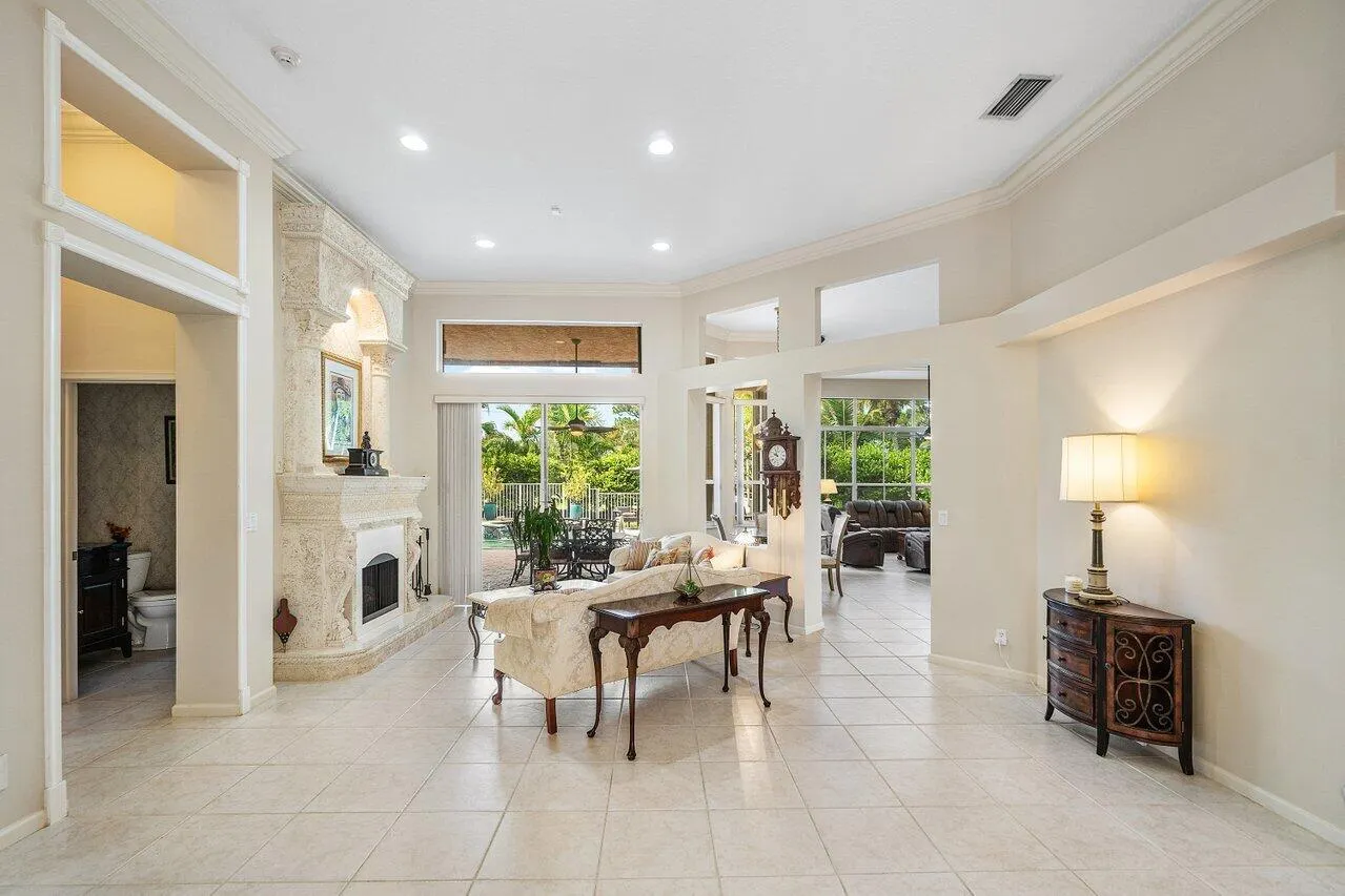 911 Forest Glen Lane