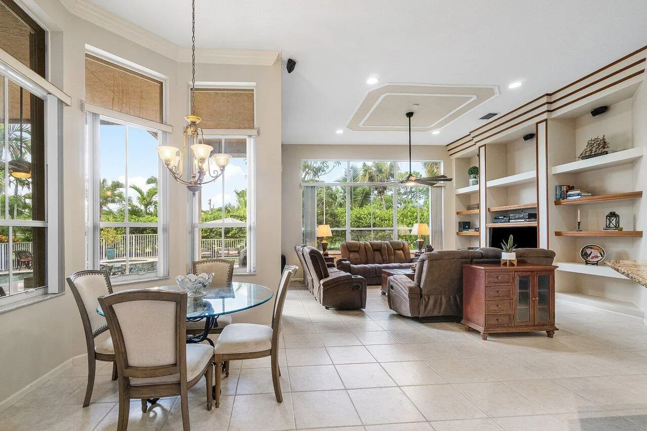 911 Forest Glen Lane