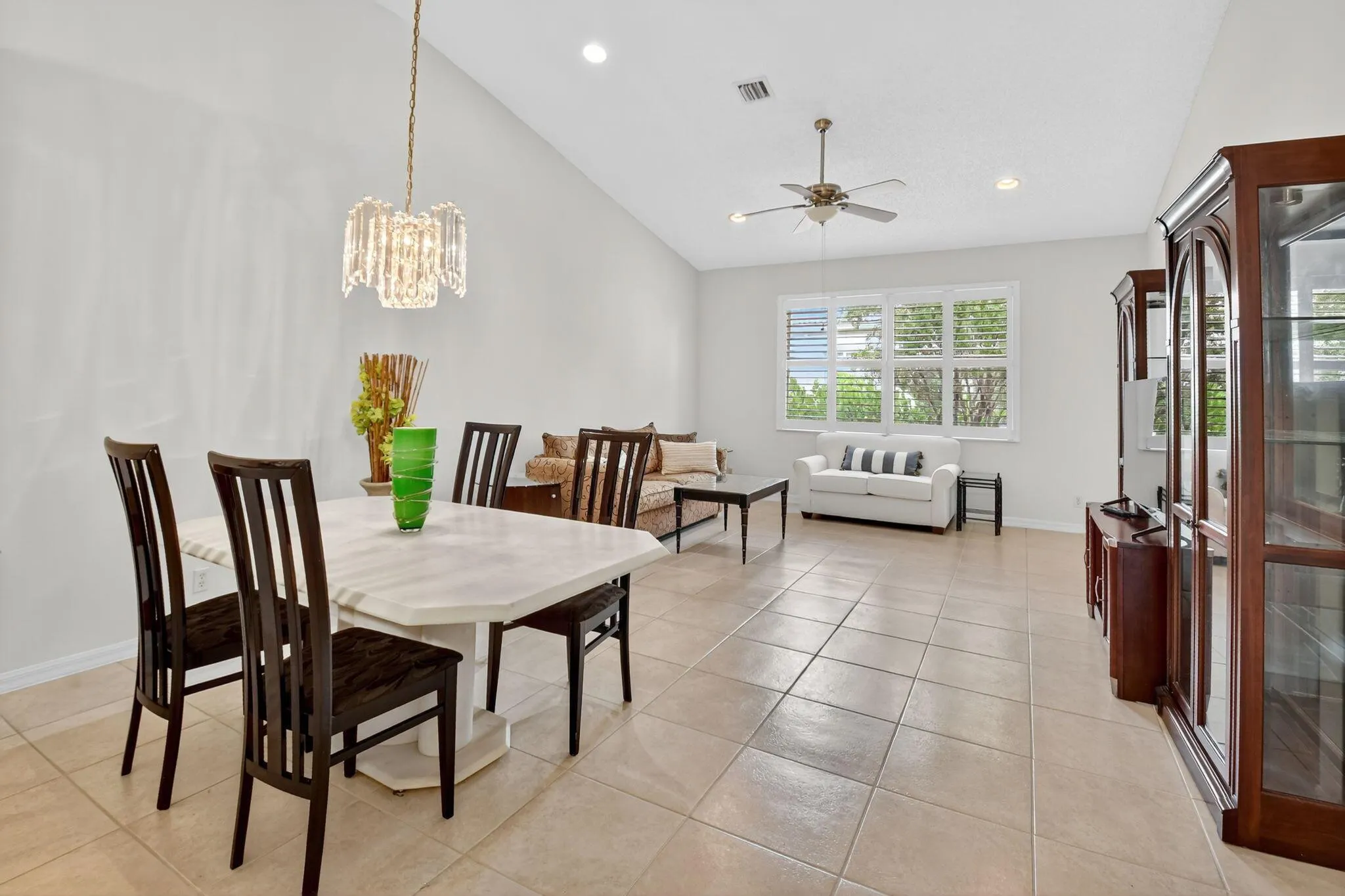 6193 Heliconia Road