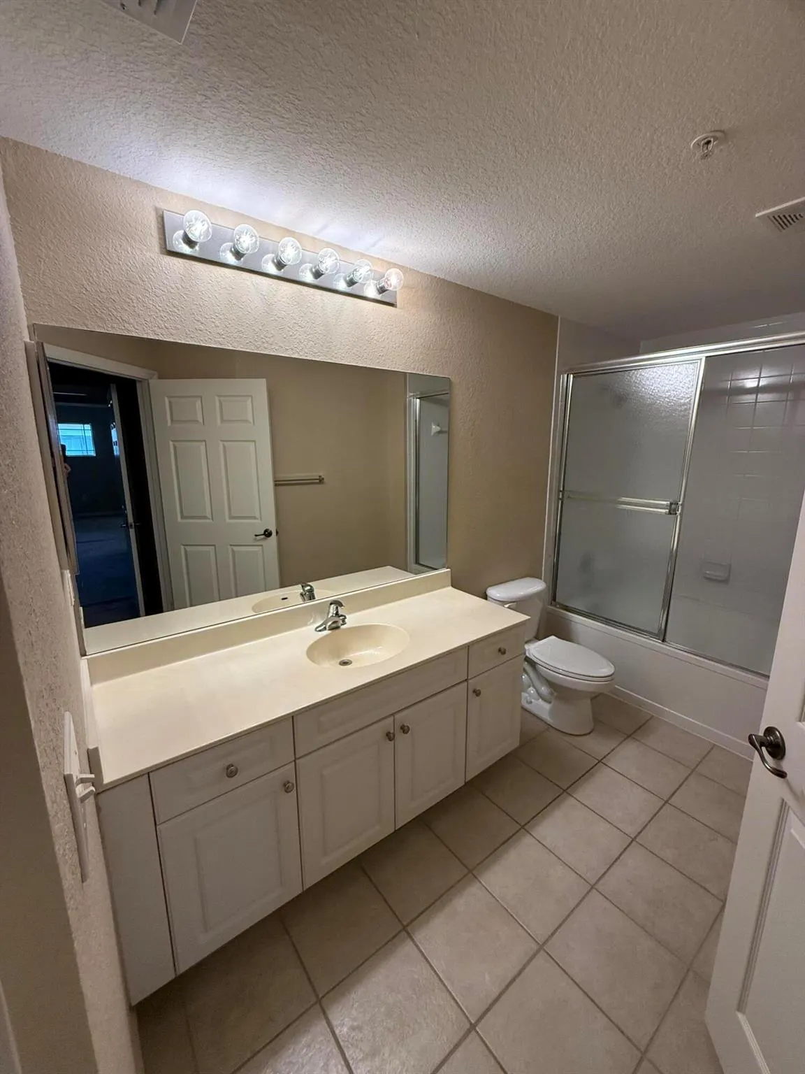 2806 Veronia Drive, #114
