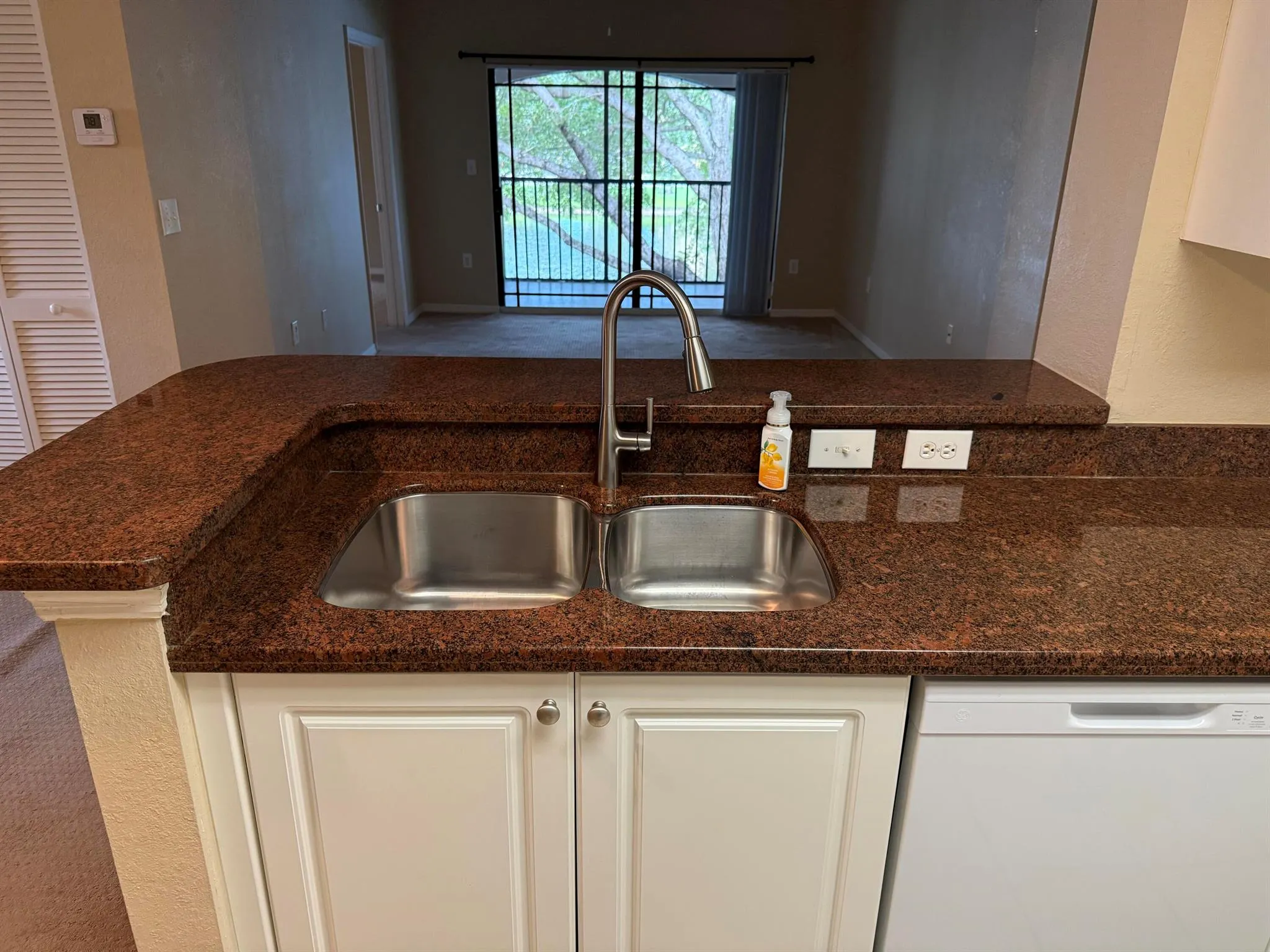 2806 Veronia Drive, #114