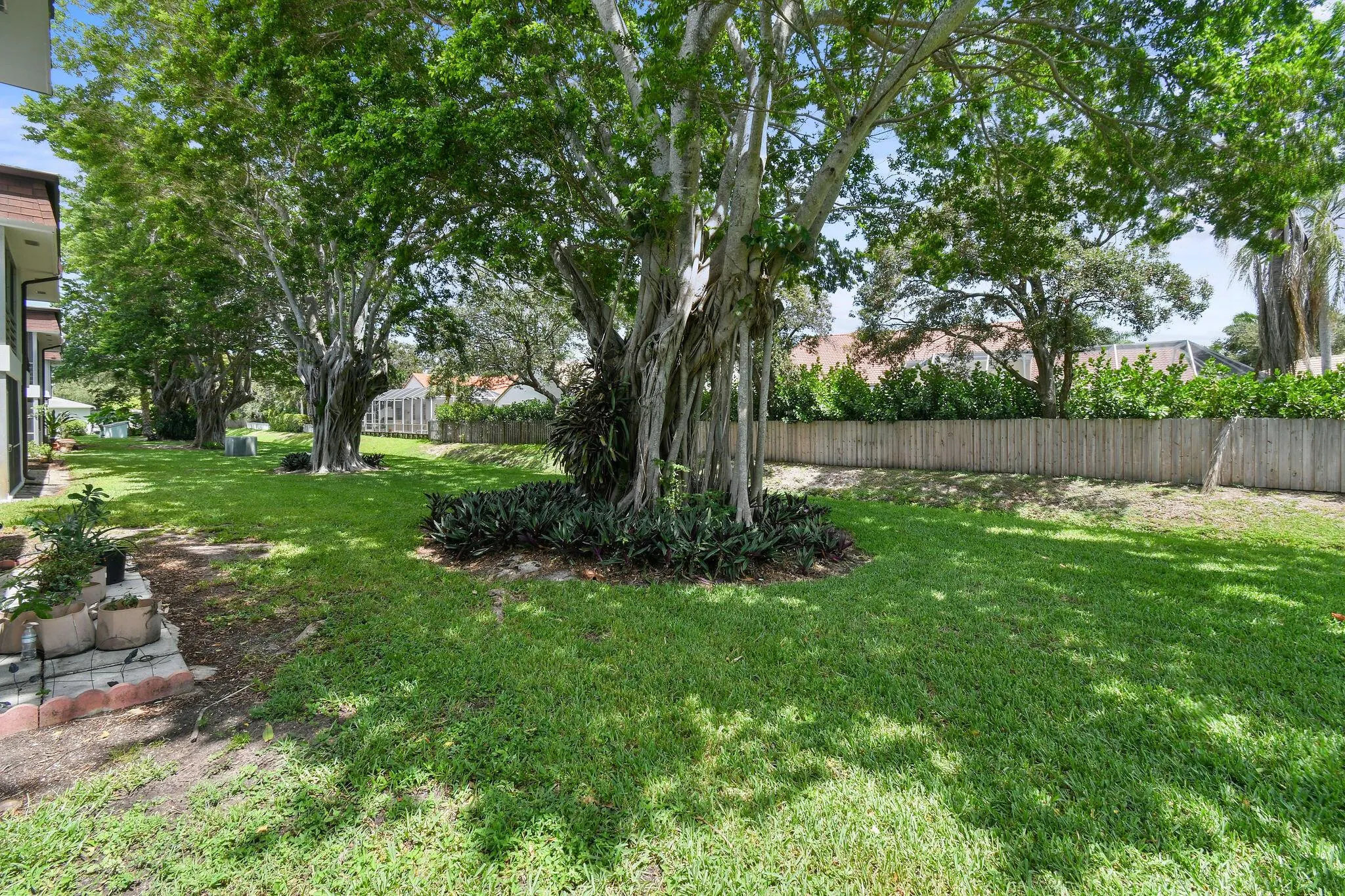 10040 Meridian Way N, #206