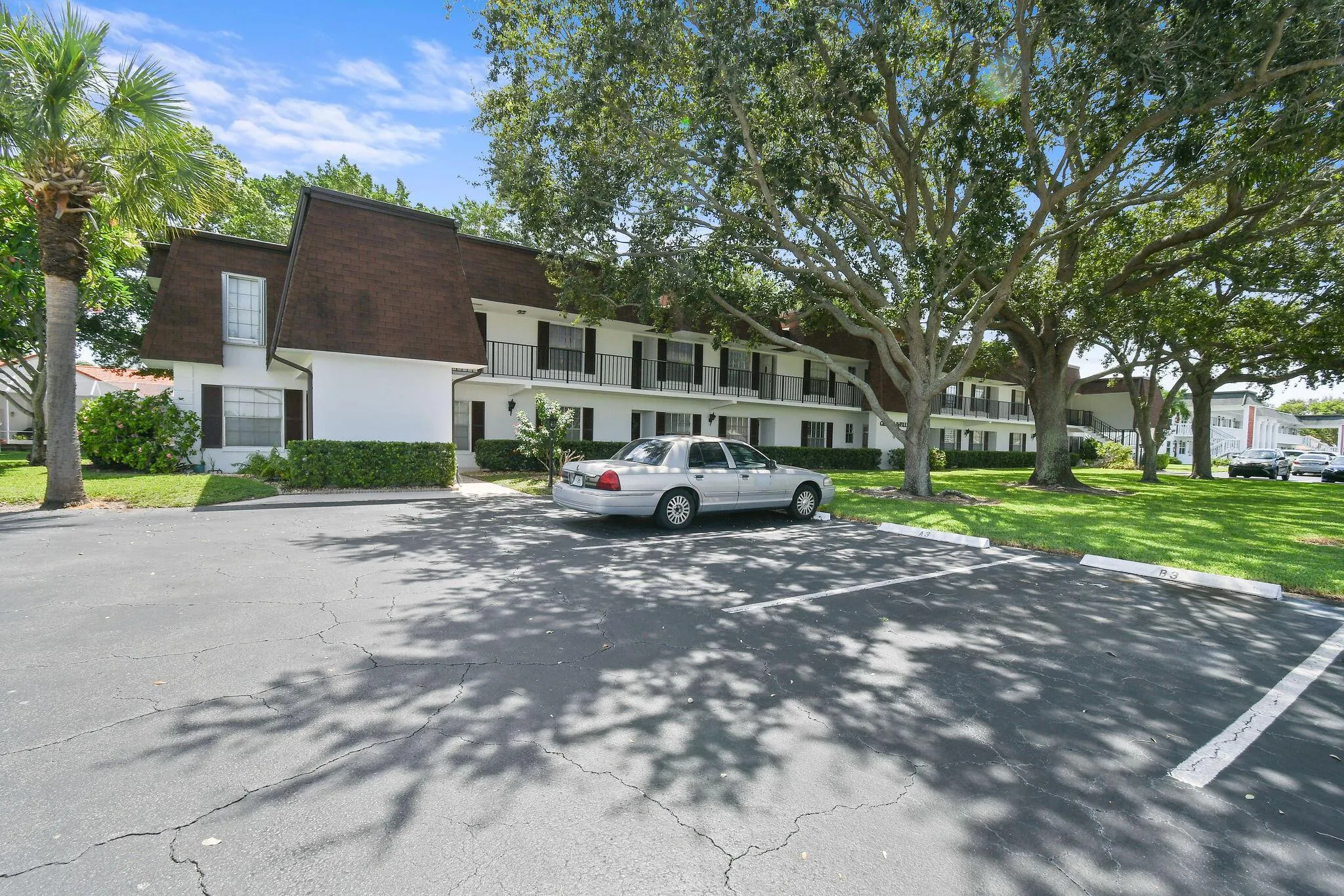 10040 Meridian Way N, #206