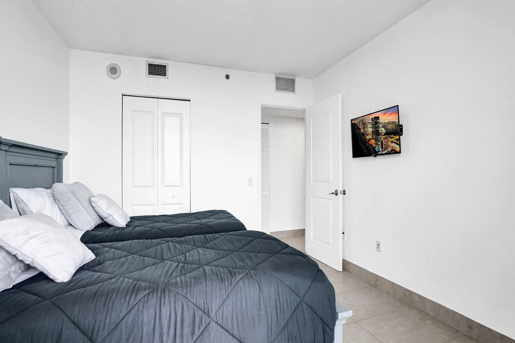 2641 N Flamingo Rd, #2105n