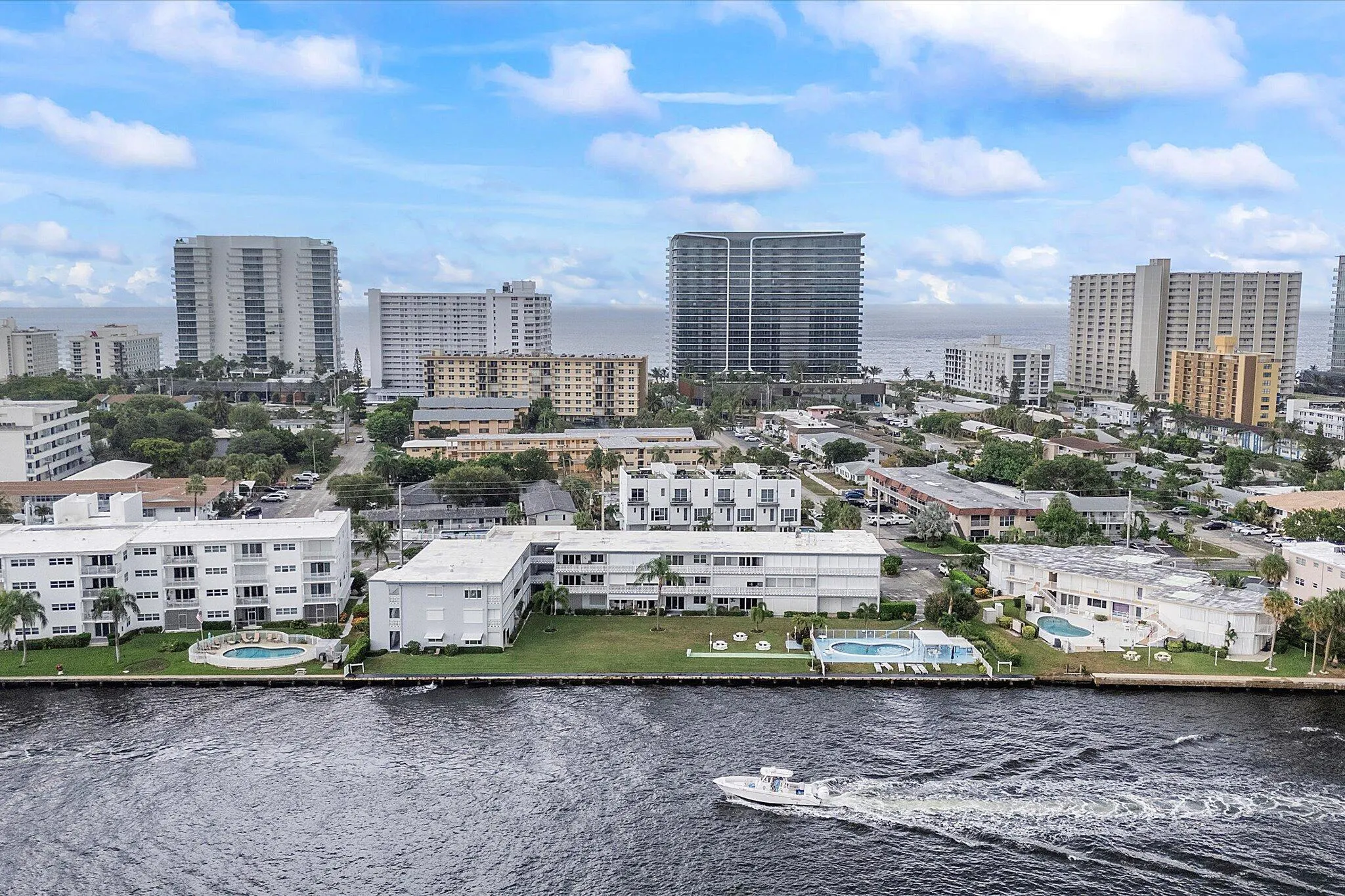 1001 N Riverside Drive, #104