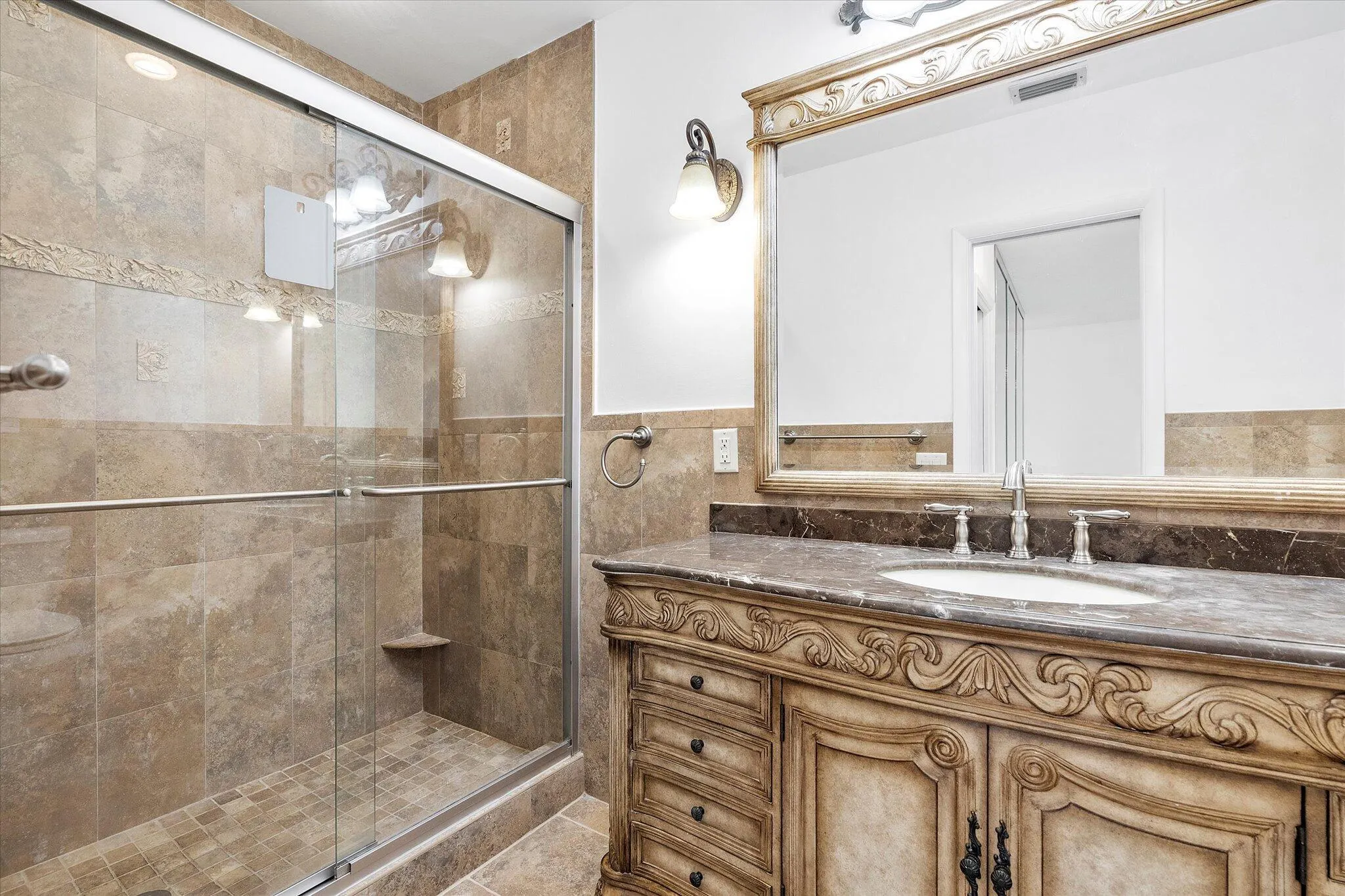 1001 N Riverside Drive, #104