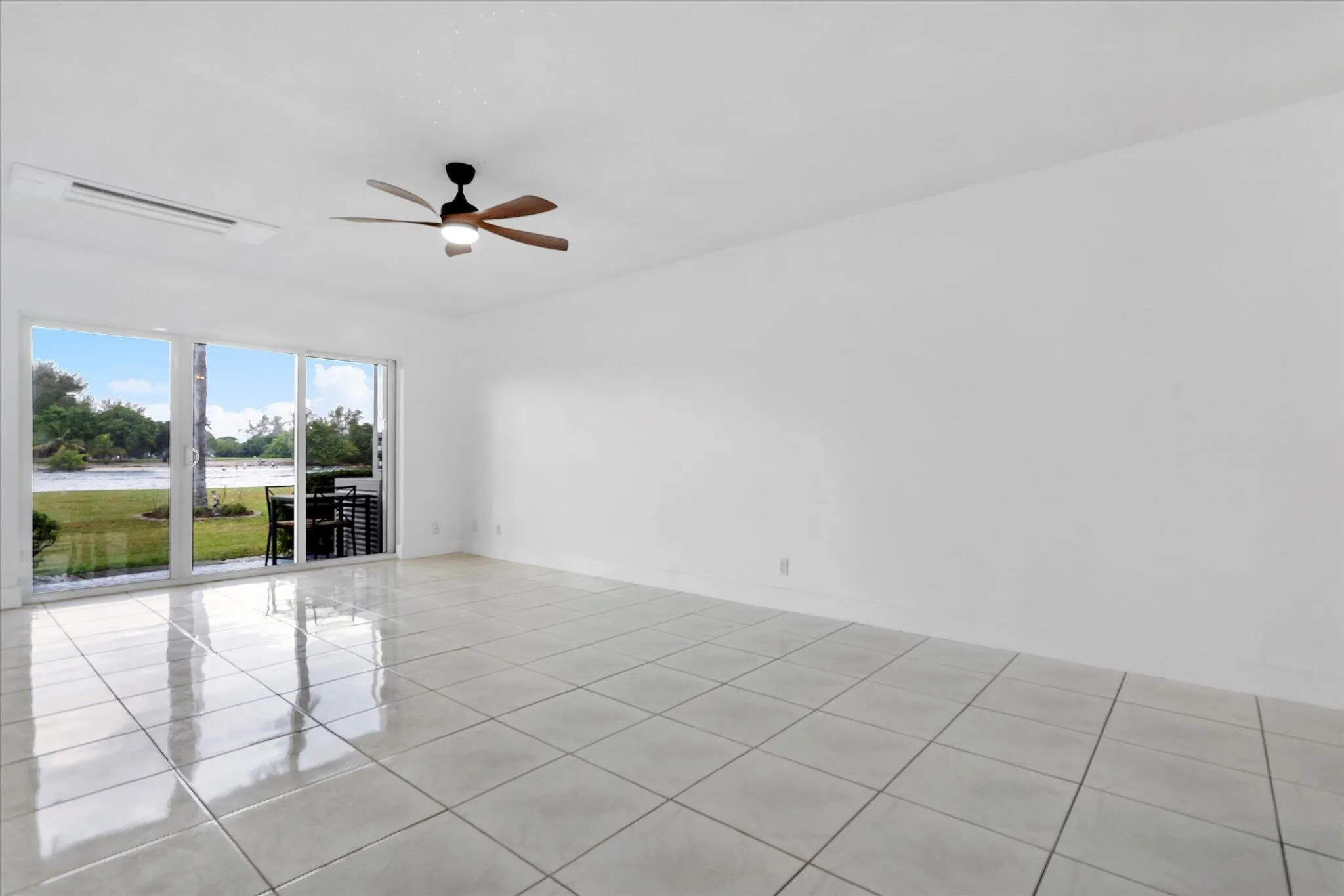 1001 N Riverside Drive, #104