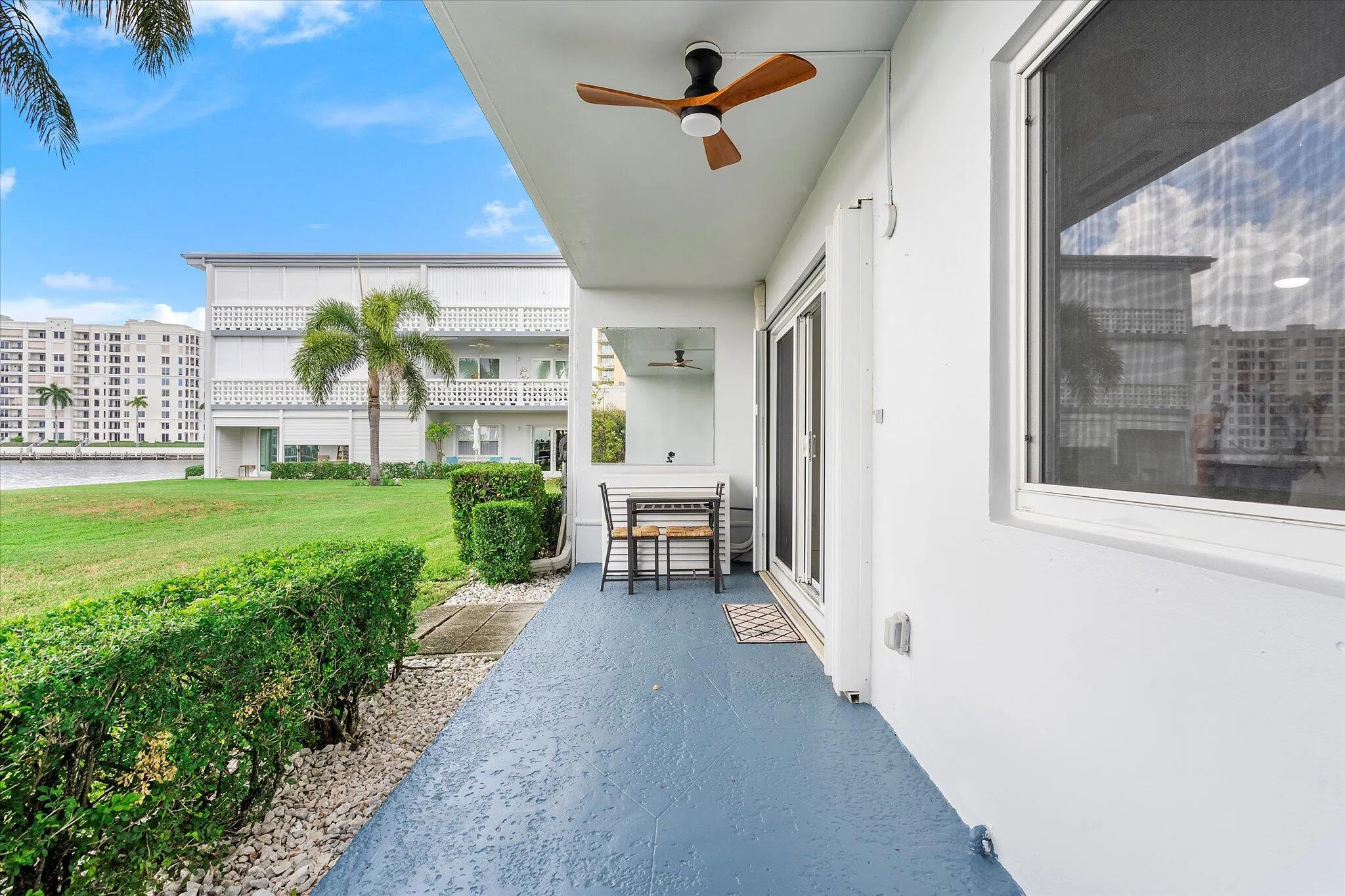 1001 N Riverside Drive, #104