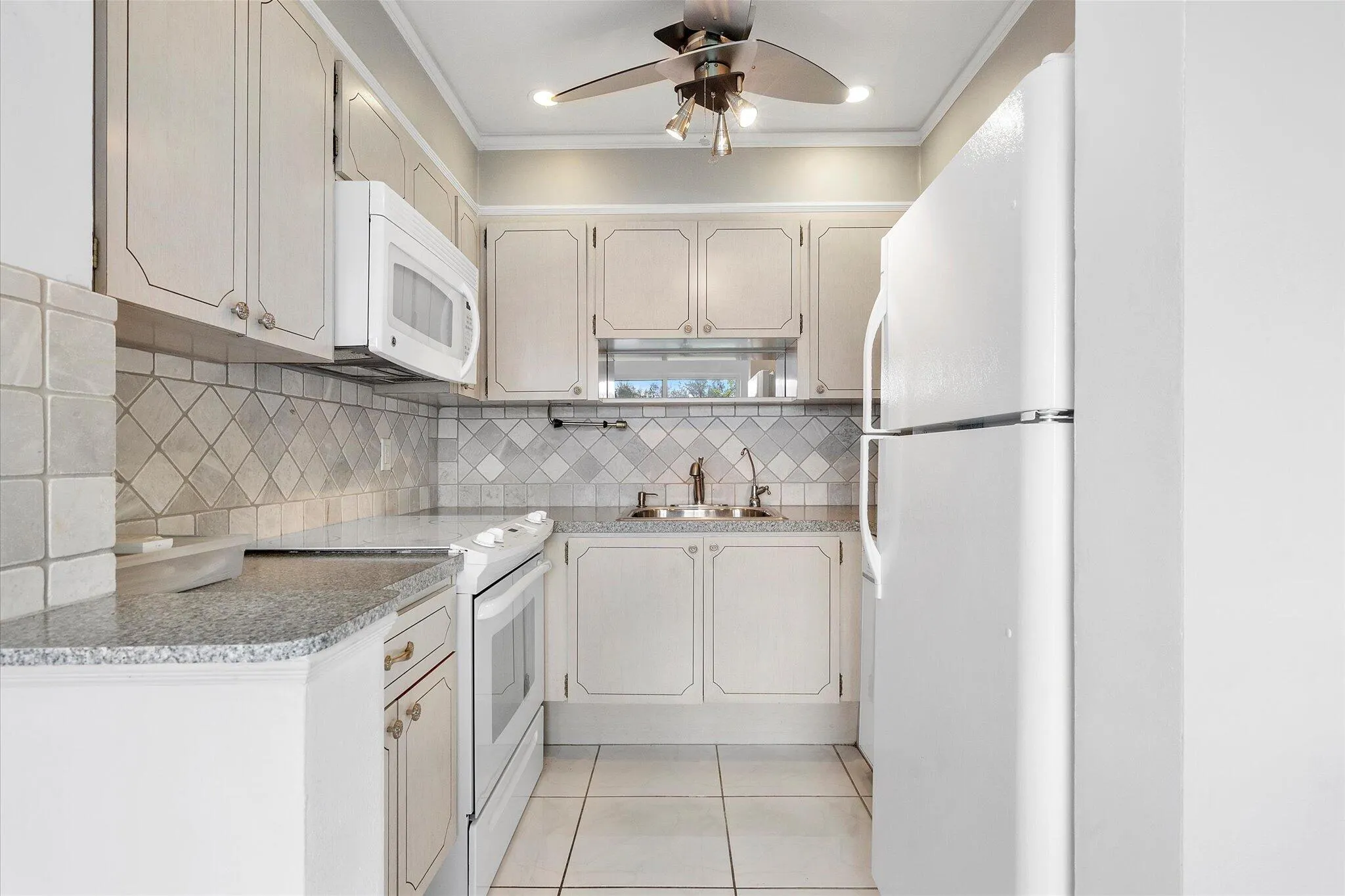 1001 N Riverside Drive, #104