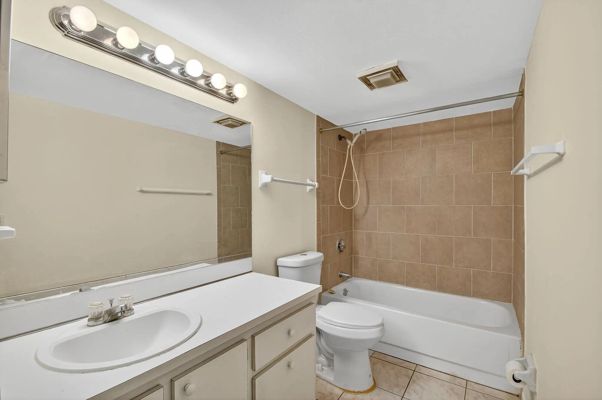 2494 Waterside Drive, #4c