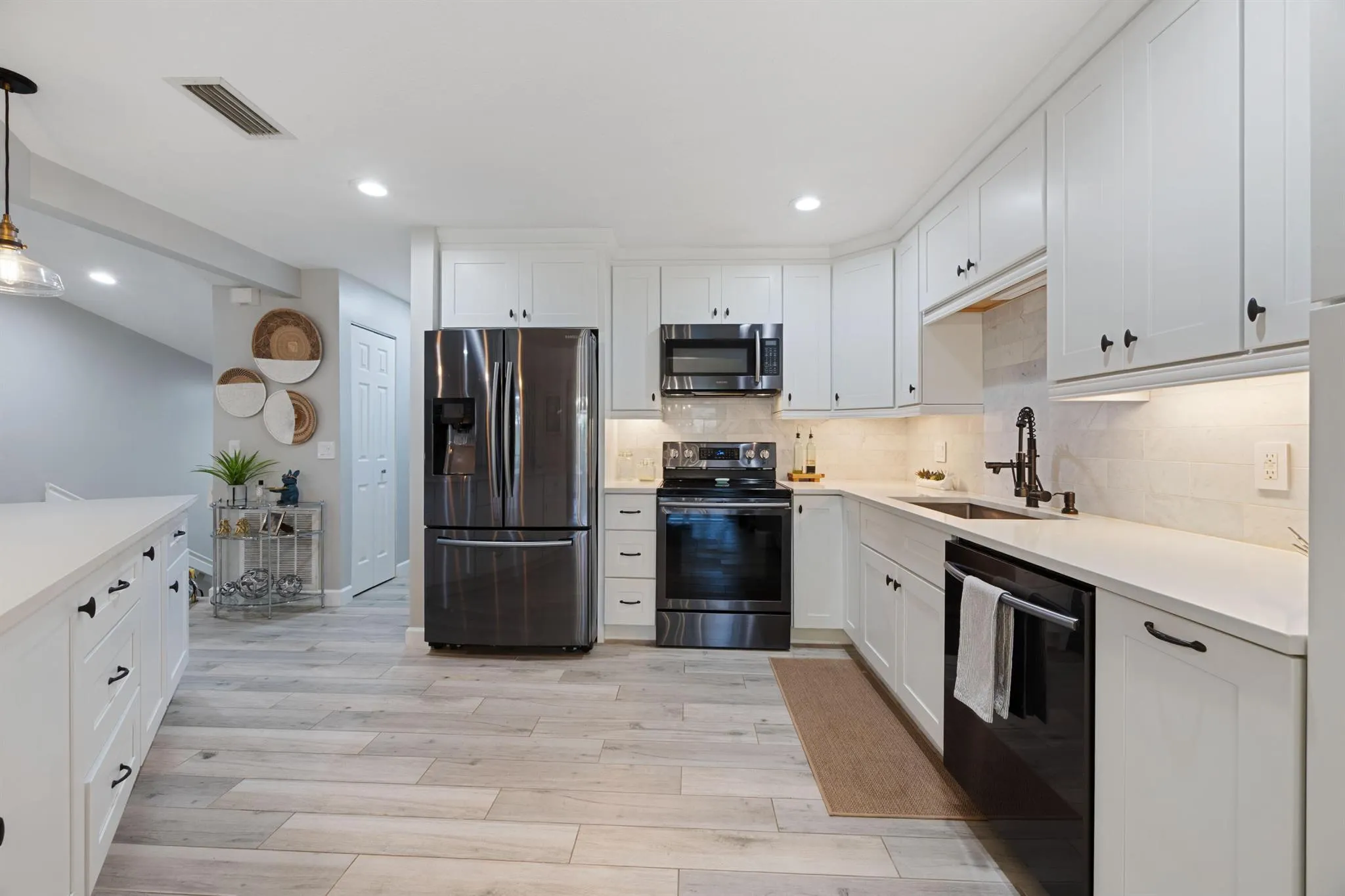 5710 Coach House Circle, #F