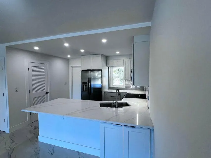 400 N Federal Highway, #208