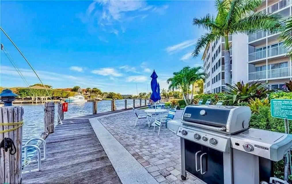 400 N Federal Highway, #208