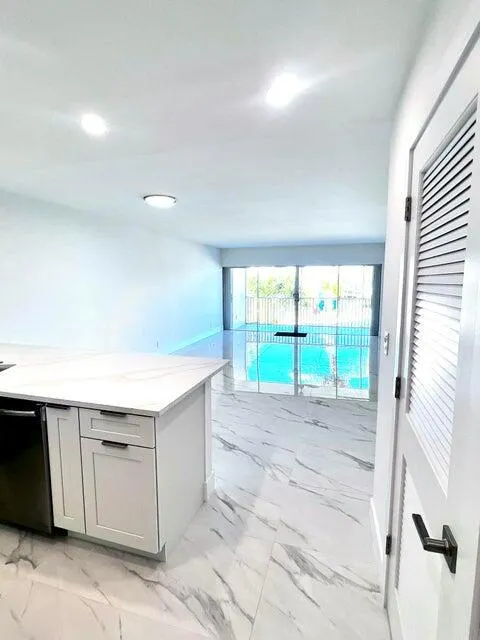 400 N Federal Highway, #208