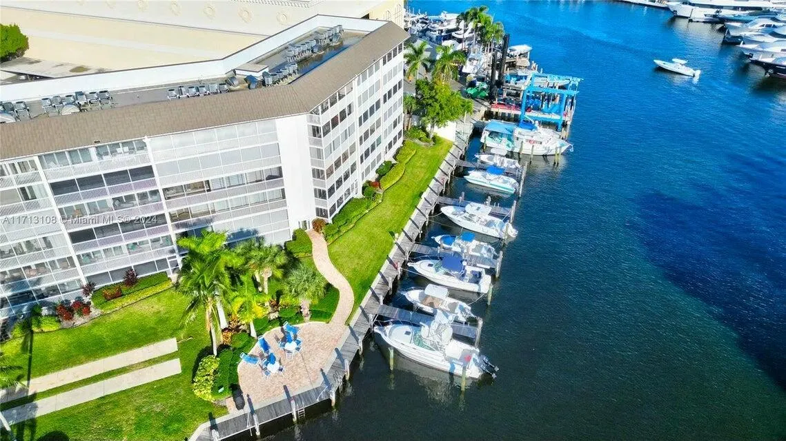 400 N Federal Highway, #208