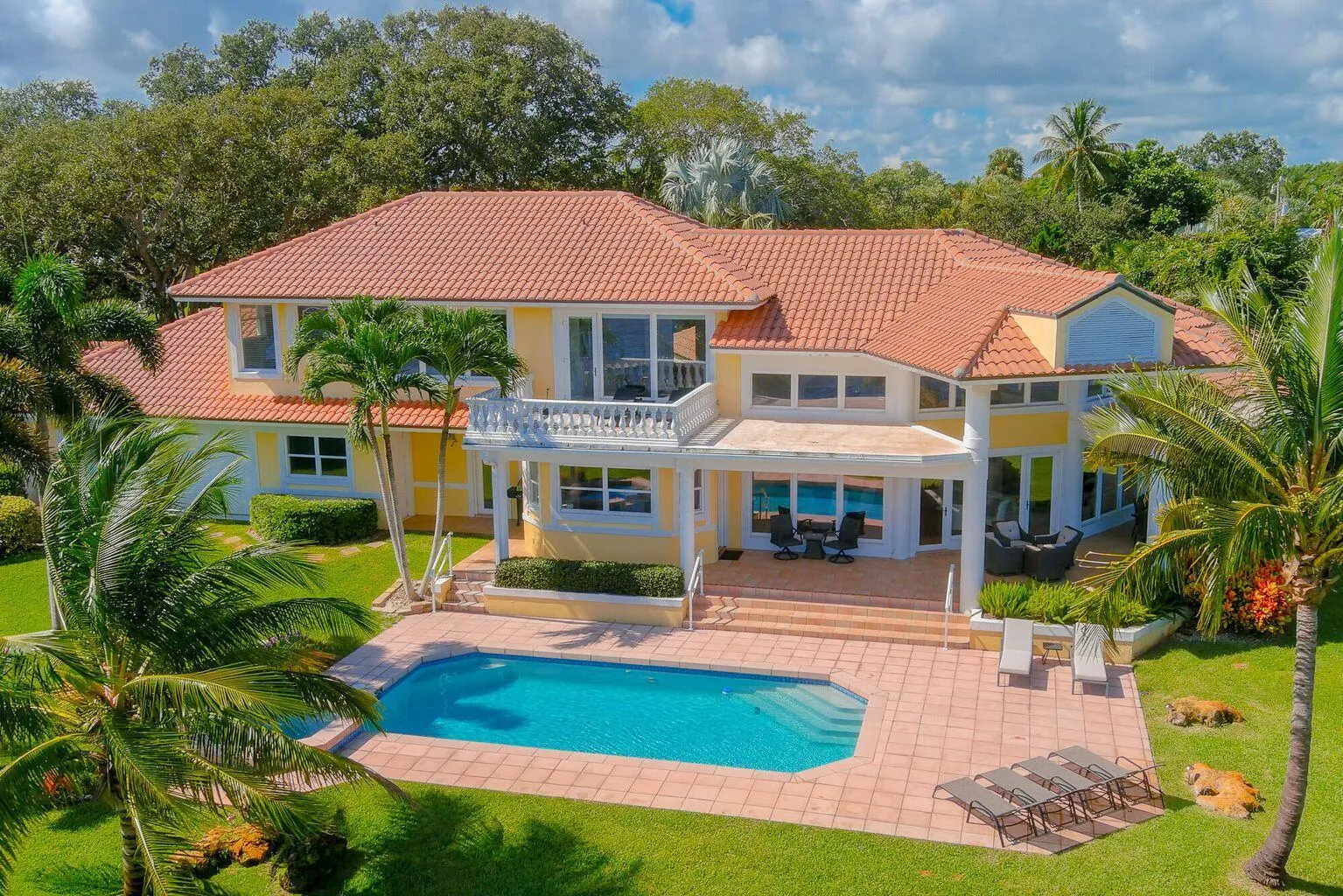 901 SE Riverside Drive