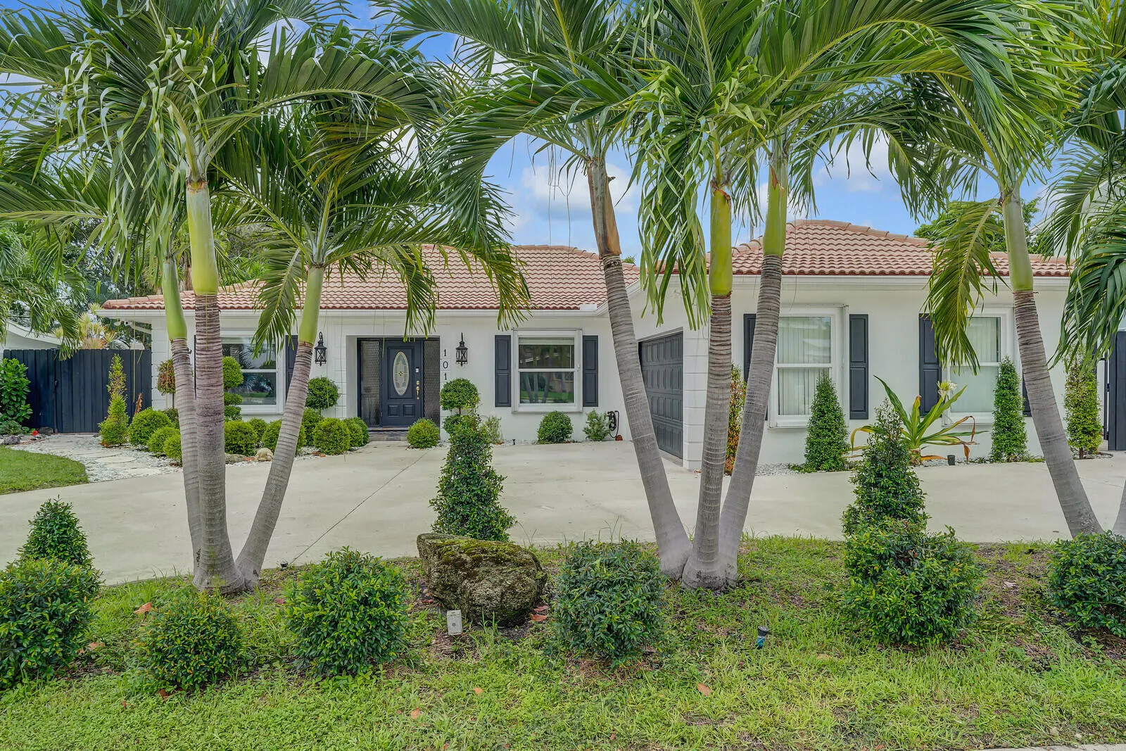 1012 W Camino Real