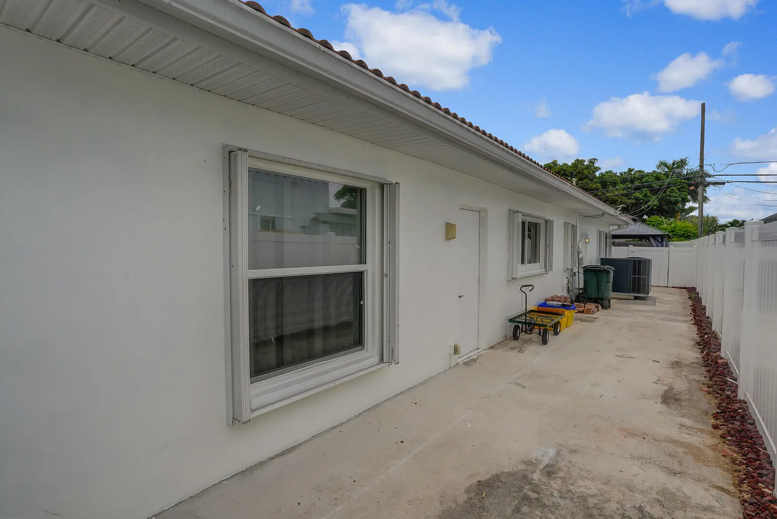 1012 W Camino Real