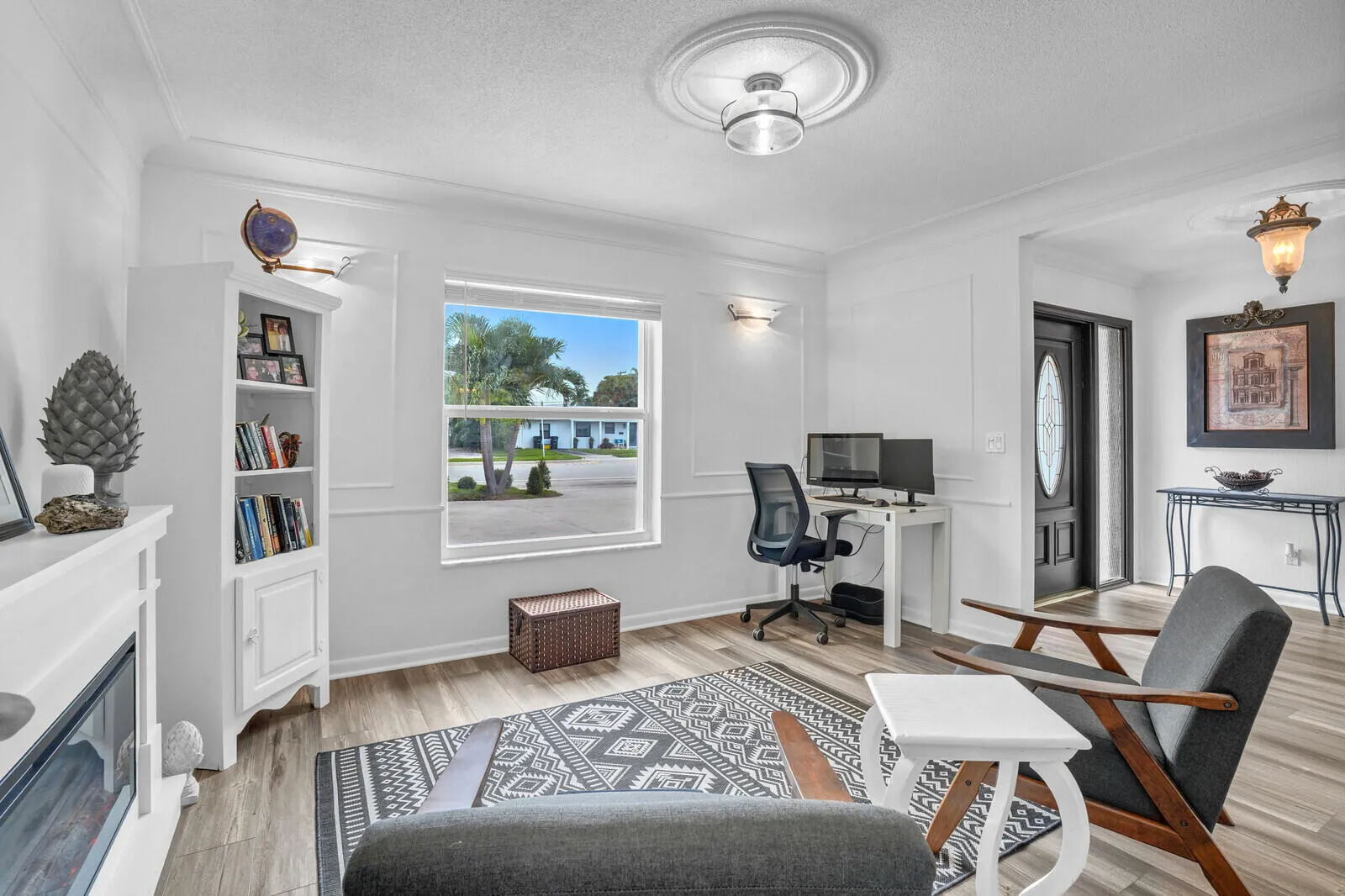 1012 W Camino Real