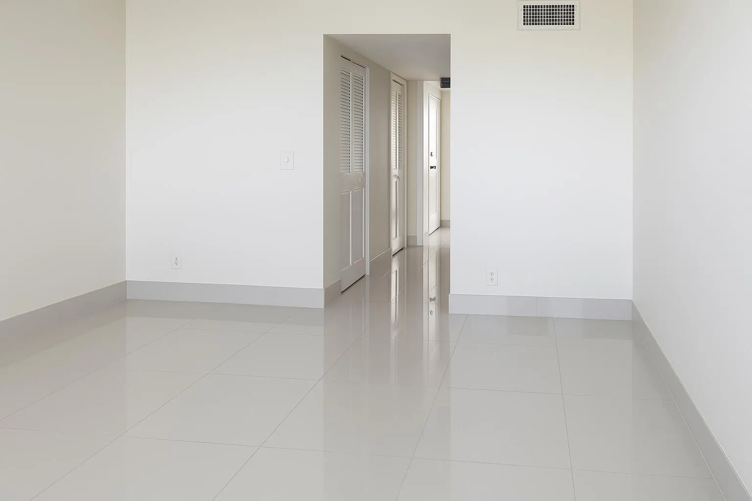 3590 Via Poinciana, #510