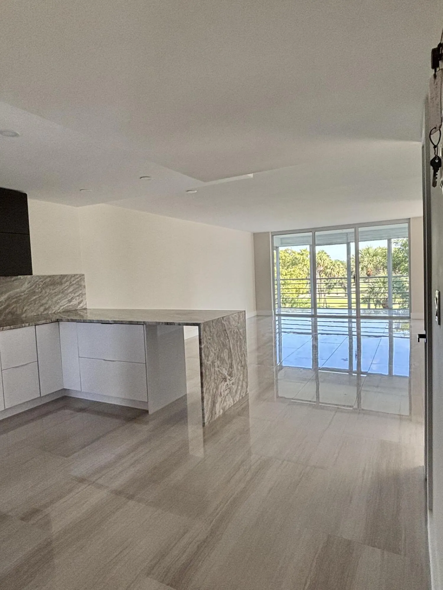 3960 Oaks Clubhouse Drive, #401