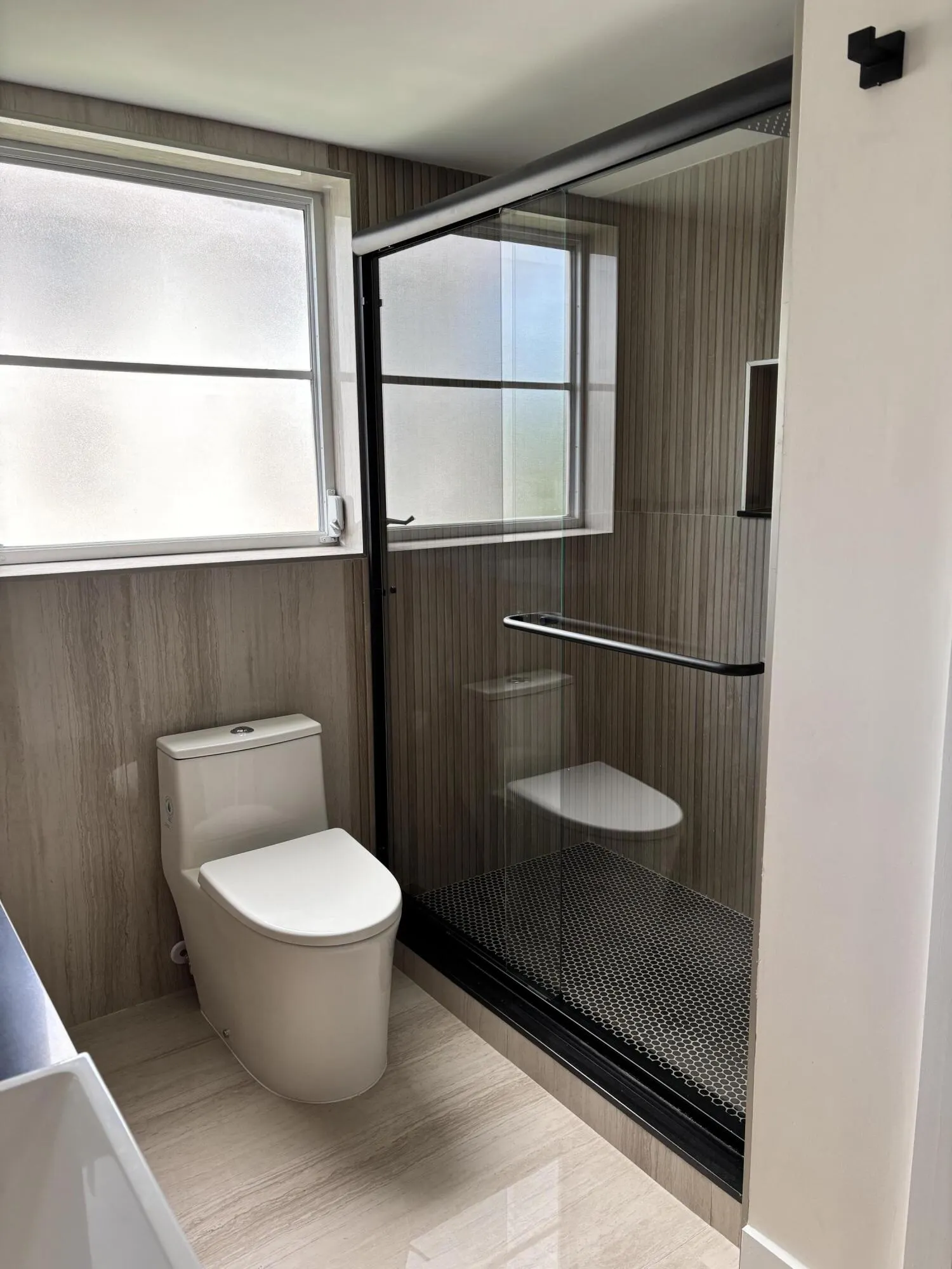 3960 Oaks Clubhouse Drive, #401